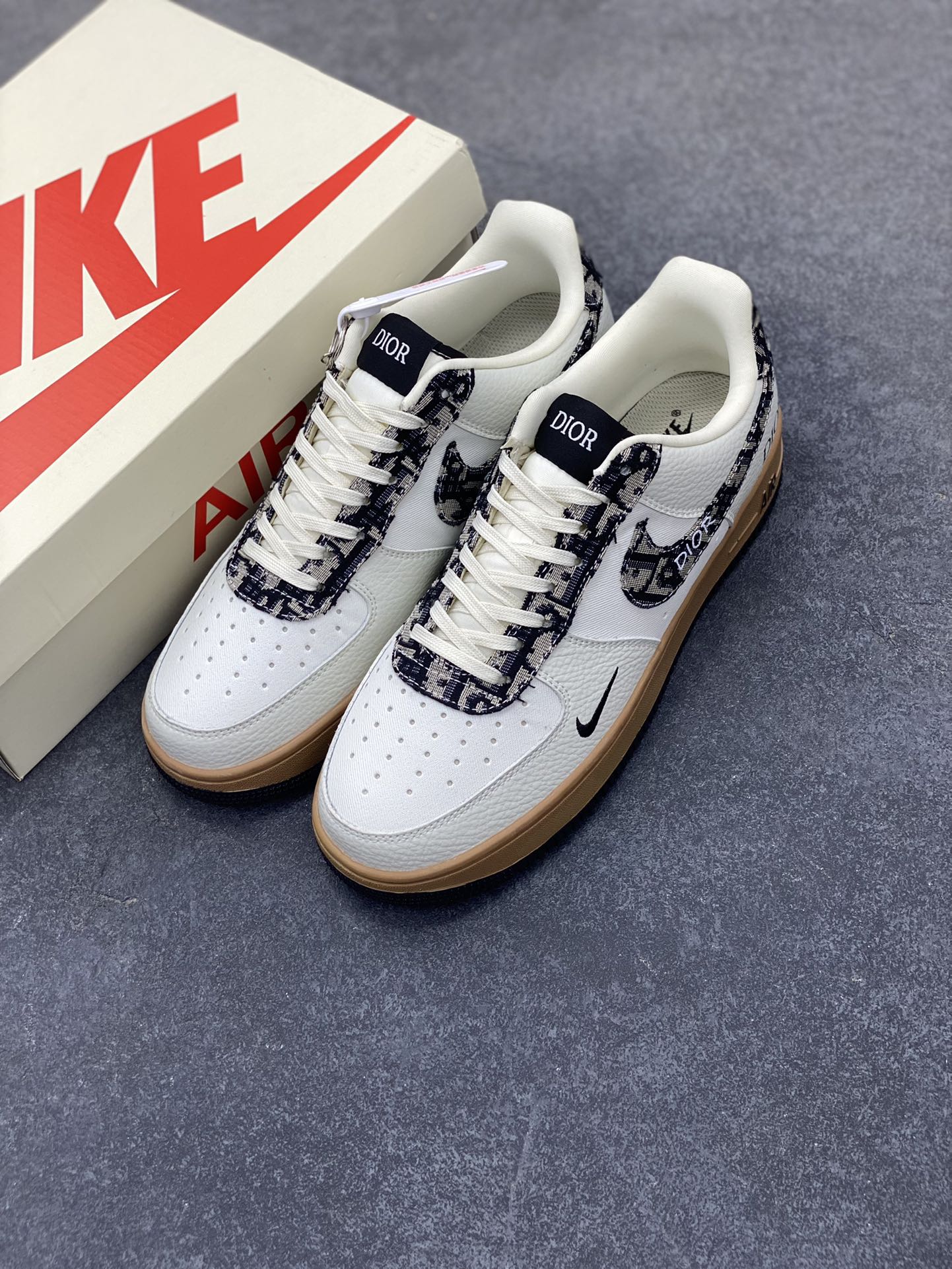 图片[8]-Nike Air Force 1 Low 空军一号低帮百搭休闲运动板鞋。柔软、弹性十足的缓震性能和出色的中底设计，横跨复古与现代的外型结合，造就出风靡全球三十多年的Force 1，直到今天还深受青睐。 货号：KK1988-048 尺码：36 37.5 38 39 40 40.5 41 42 42.5 43 44 44.5 45-选品中心