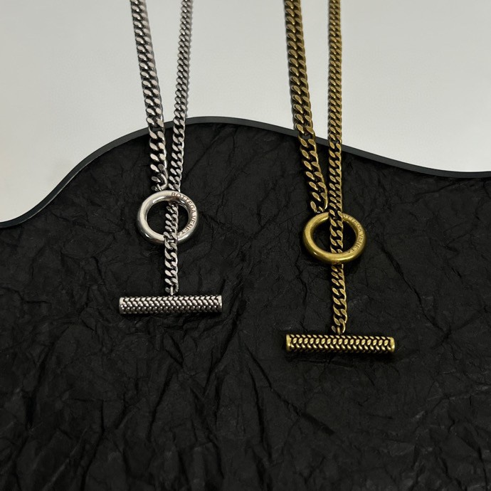 Bottega Veneta’s Stunning ¥340 BV Metal Necklace: Exquisite Design and French Elegance - 图片 6