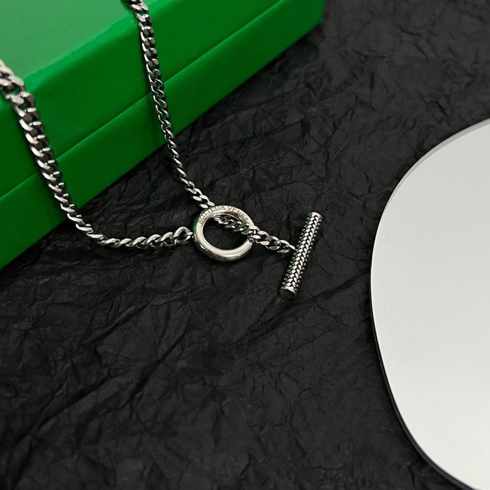Bottega Veneta’s Stunning ¥340 BV Metal Necklace: Exquisite Design and French Elegance - 图片 5