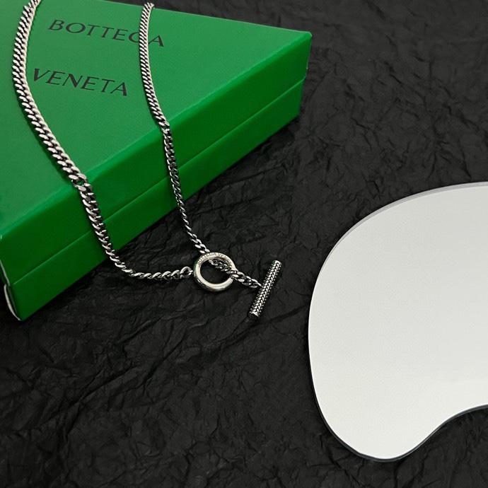 Bottega Veneta’s Stunning ¥340 BV Metal Necklace: Exquisite Design and French Elegance - 图片 3