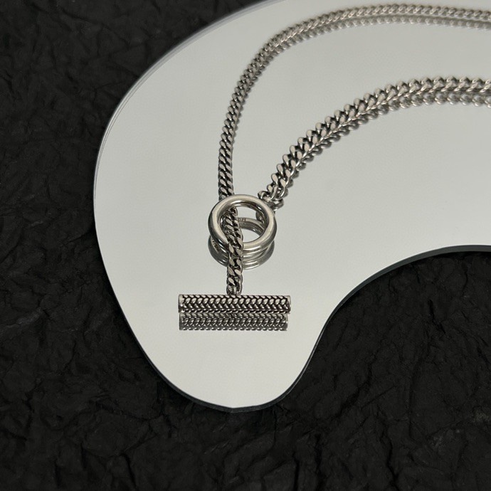 Bottega Veneta’s Stunning ¥340 BV Metal Necklace: Exquisite Design and French Elegance - 图片 7