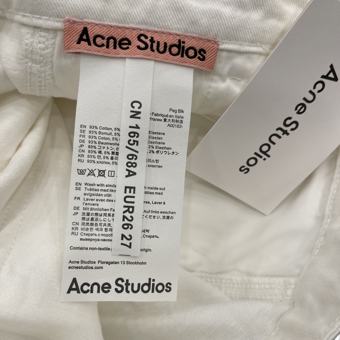 
Acne Studio* 25早秋新款 工装牛仔裤 前后双口袋设计 挺括的版型与个性的设计相结合，专属