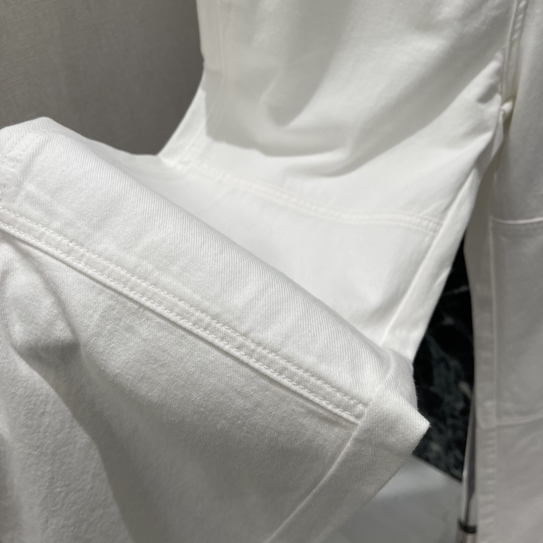 
Acne Studio* 25早秋新款 工装牛仔裤 前后双口袋设计 挺括的版型与个性的设计相结合，专属
