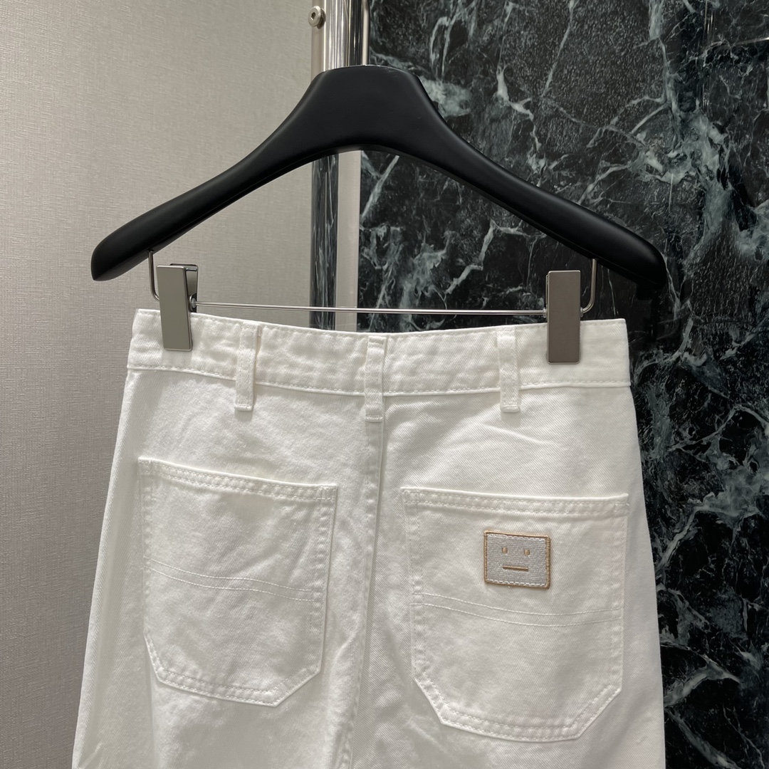 
Acne Studio* 25早秋新款 工装牛仔裤 前后双口袋设计 挺括的版型与个性的设计相结合，专属