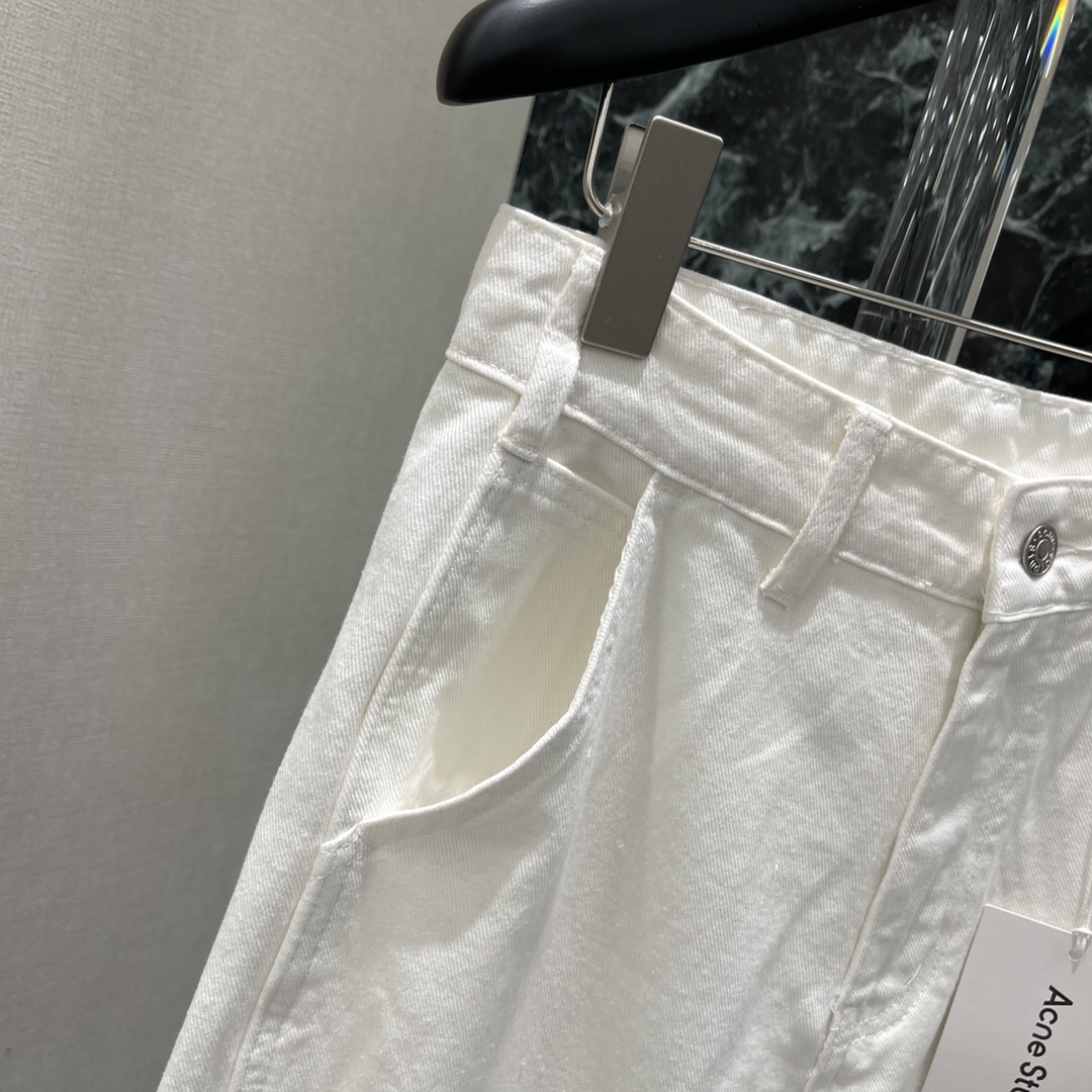 
Acne Studio* 25早秋新款 工装牛仔裤 前后双口袋设计 挺括的版型与个性的设计相结合，专属