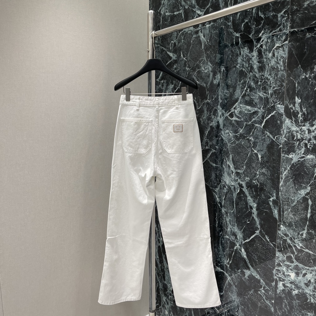 
Acne Studio* 25早秋新款 工装牛仔裤 前后双口袋设计 挺括的版型与个性的设计相结合，专属
