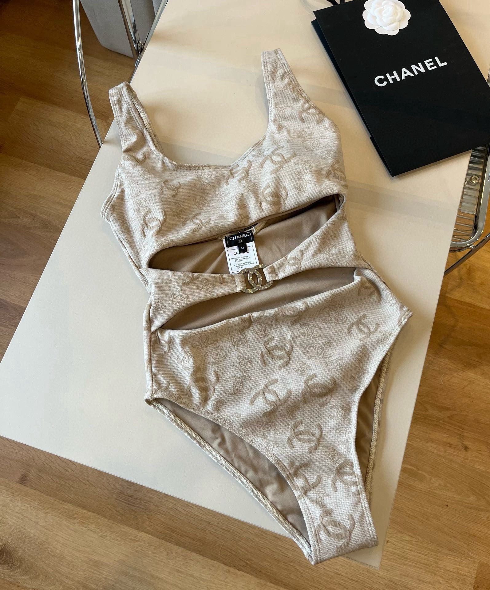 。

Chanel香奈儿连体泳衣、最新面料S M L XL
