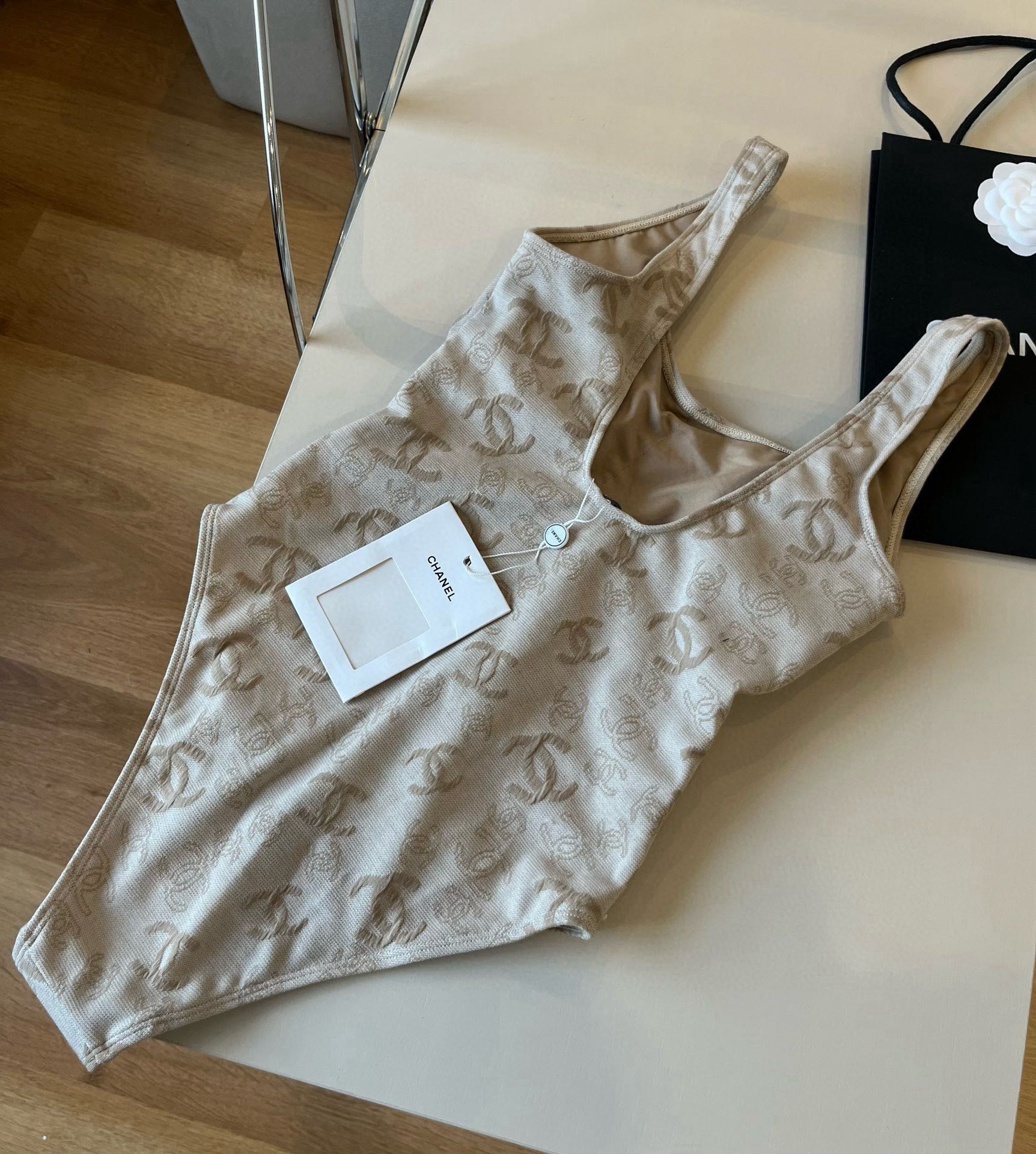 。

Chanel香奈儿连体泳衣、最新面料S M L XL