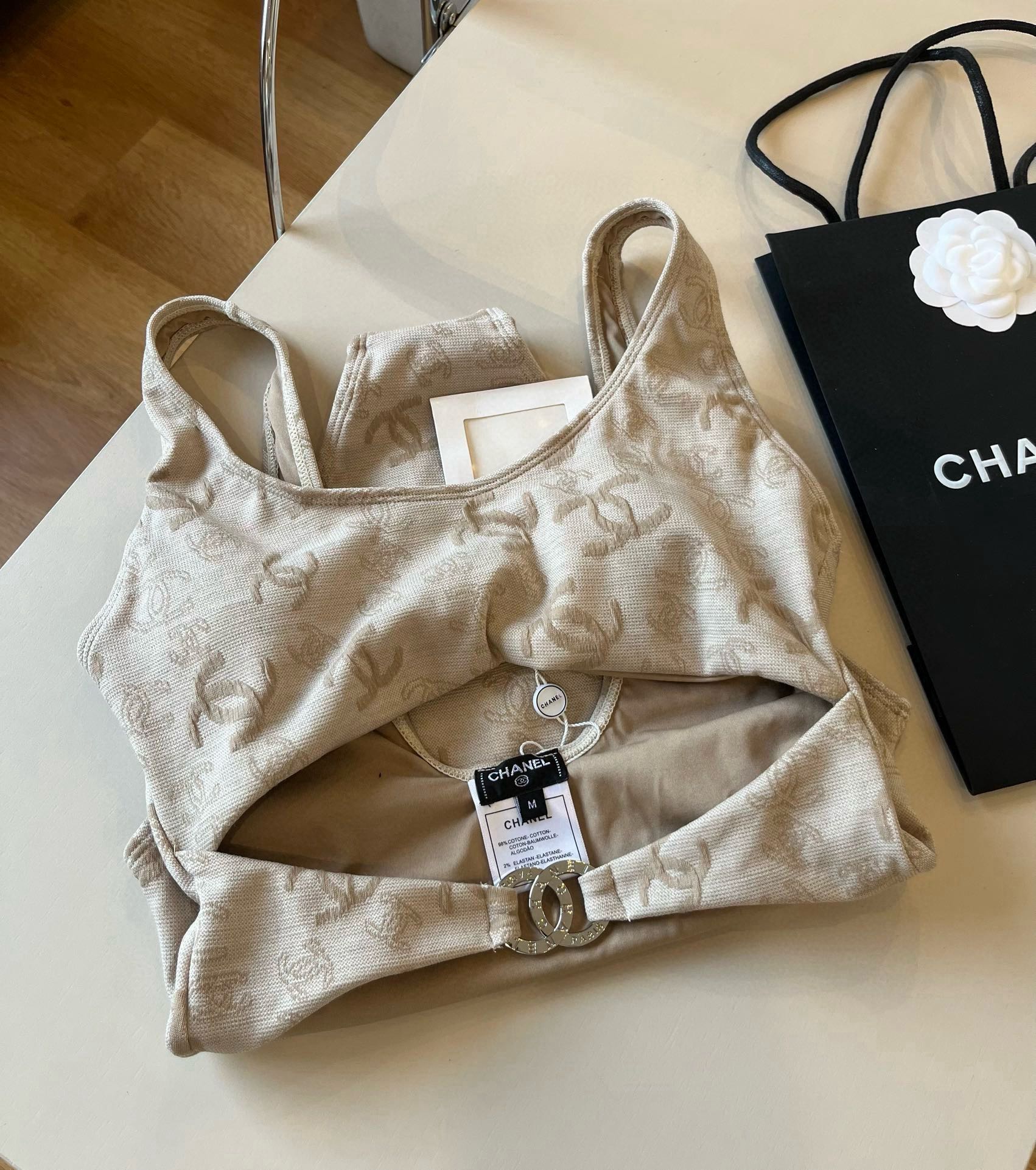 。

Chanel香奈儿连体泳衣、最新面料S M L XL
