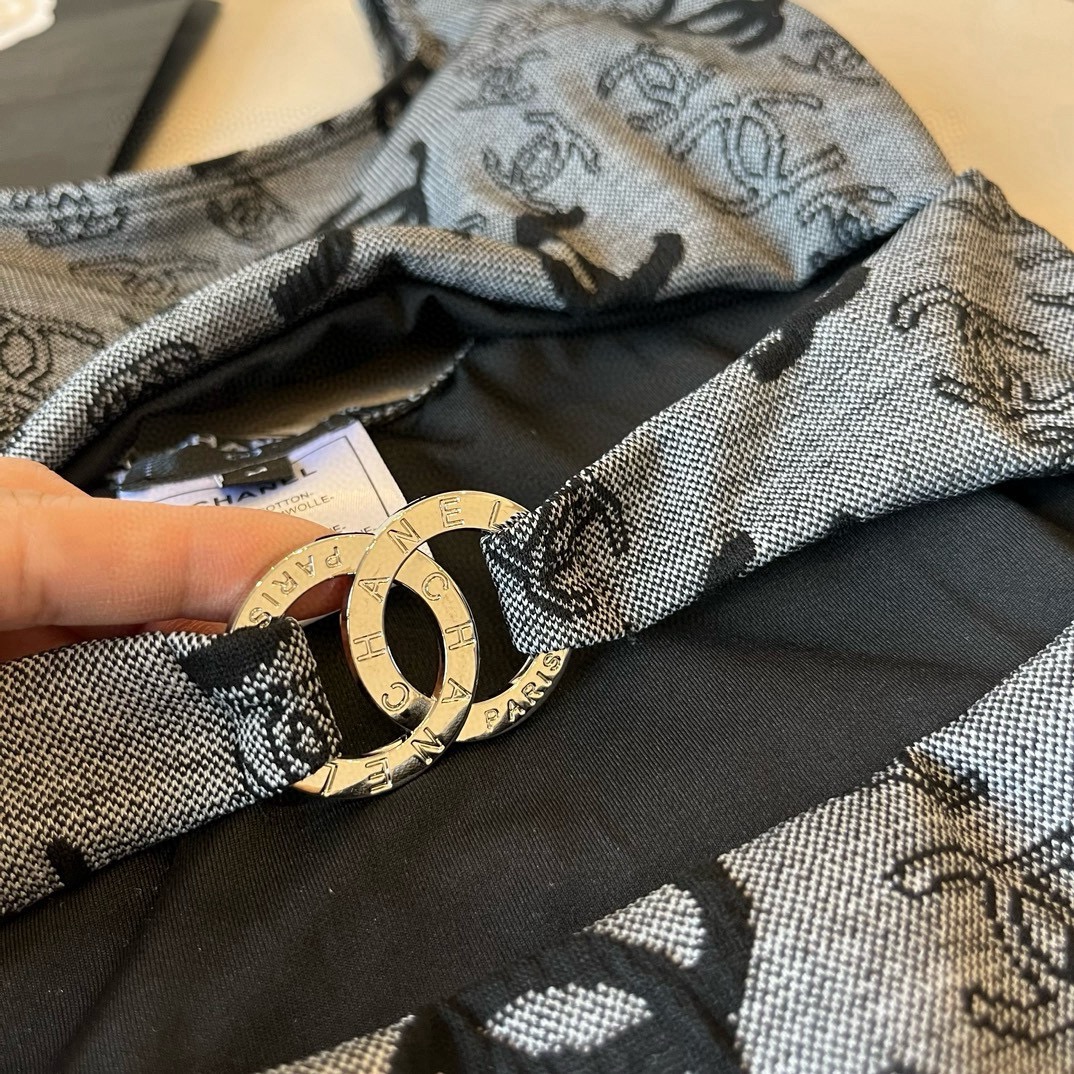 。

Chanel香奈儿连体泳衣、最新面料S M L XL