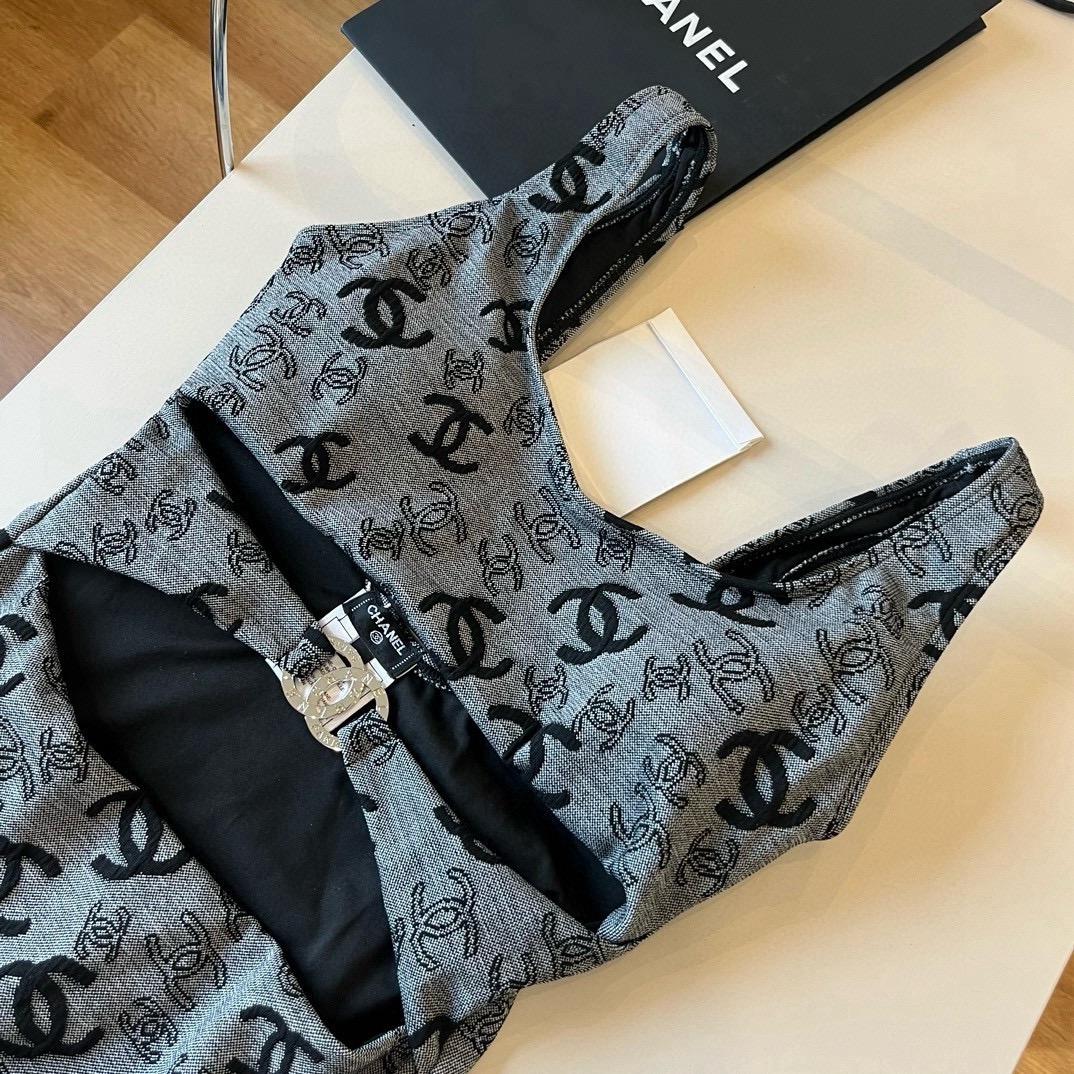 。

Chanel香奈儿连体泳衣、最新面料S M L XL