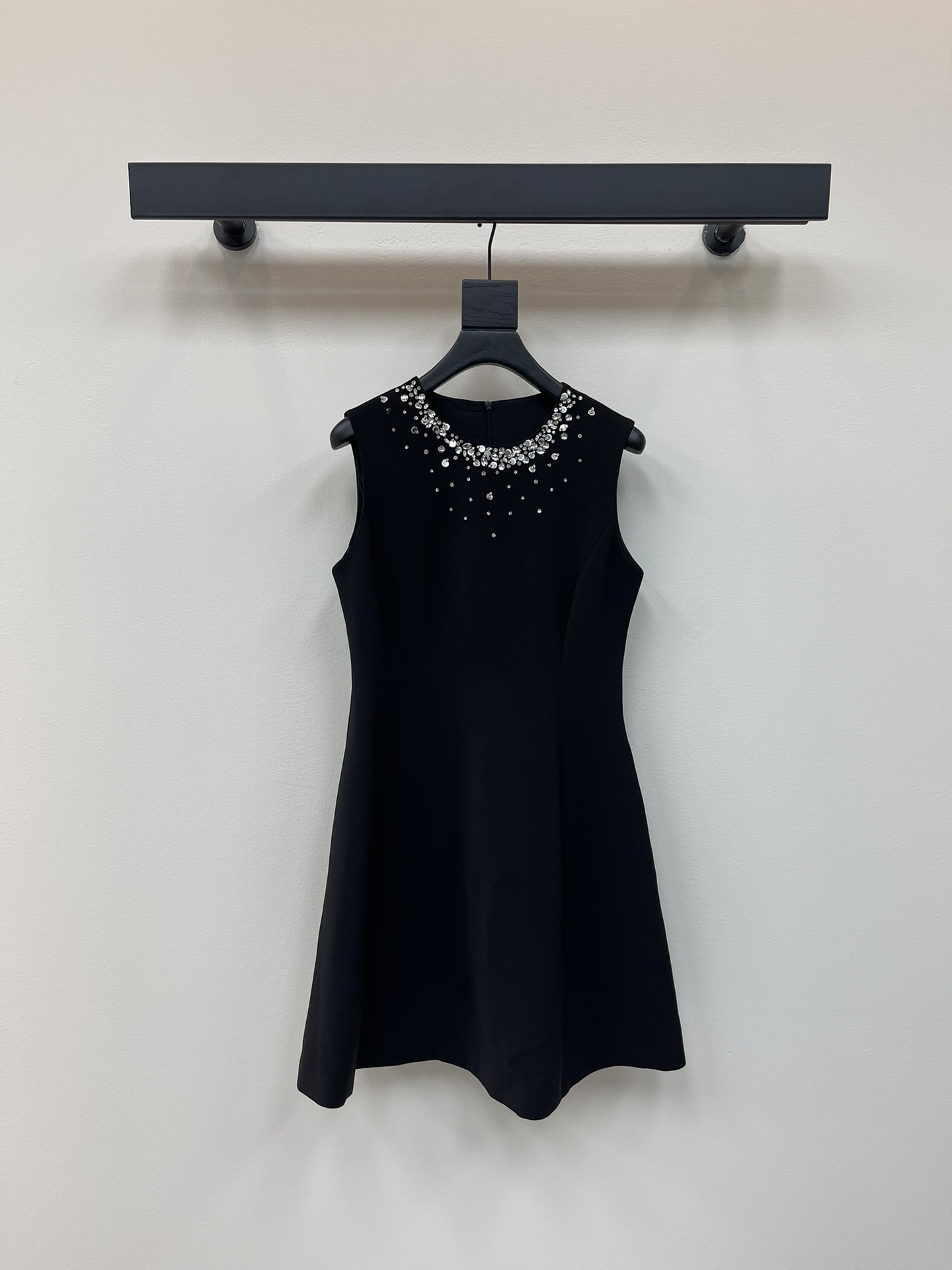 NO:419741,Miumi*25 spring and summer new crystal diamond sleeveless waist-hugging dress blingbling blingbling skirt suitable for summer girly girly temperament, the upper body looks slim and tall, and easily grasp the noble sense of the famous daughter SML, miumiu, skirts, alexander wang19860909Miumi*25春夏新品水晶钻无袖收腰连衣裙 blingbling适合夏日的少女心小裙子 名媛少女气质 版型上身显瘦显高绝绝子 轻松拿捏名媛千金的贵气感 SML,,miumiu,skirts,alexander wang,Women's clothing