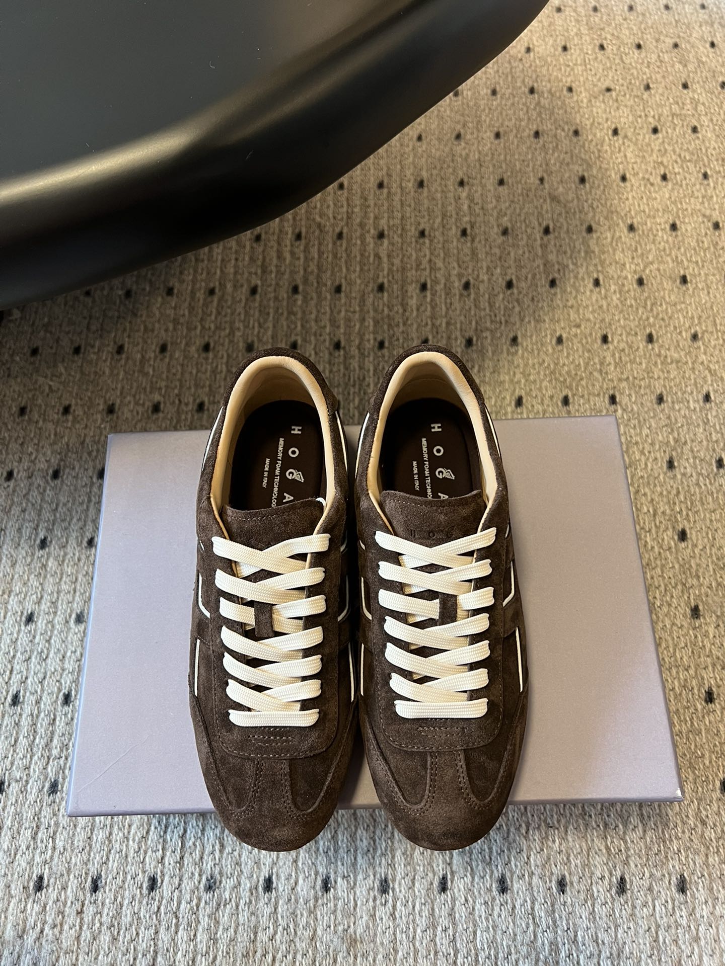 NO:423315,Purchase level Hogan couples Forrest Gump shoes Hogan casual shoes shoes sneakers The edge is extremely layered, and the classic brand weak digital logo is perfectly presented at the tail of the shoe. The stone washing technology circle surrounds the shoe line logo, the fabric is spliced, and it is full of fun, showing a fashionable design sense. The foot is the king, and you can breathe 1.8 meters of air when worn, it is really amazing. Imported cowhide leather on the upper, inner sheepskin, large sole original molded sole size 35~40 (40 customization, no return or replacement), casual shoes/sports shoes, hogan, sneakers, cowhide, sheepskin19860909代购级别 Hogan情侣款阿甘鞋霍根休闲鞋板鞋运动鞋 沿边极度富有层次感,再加上经典品牌弱数字logo在鞋尾完美呈现,石洗技术圆圈围绕鞋履线标志,面料拼接,玩味十足,尽显时髦设计感,上脚即王者,穿上让你呼吸到1米8的空气,真的很飚 鞋面进口牛皮 内里羊皮 大底原版开模鞋底 码数35～40（40定制不退不换）,休闲鞋/运动鞋,hogan,sneakers,cowhide,sheepskin,Women's Shoes