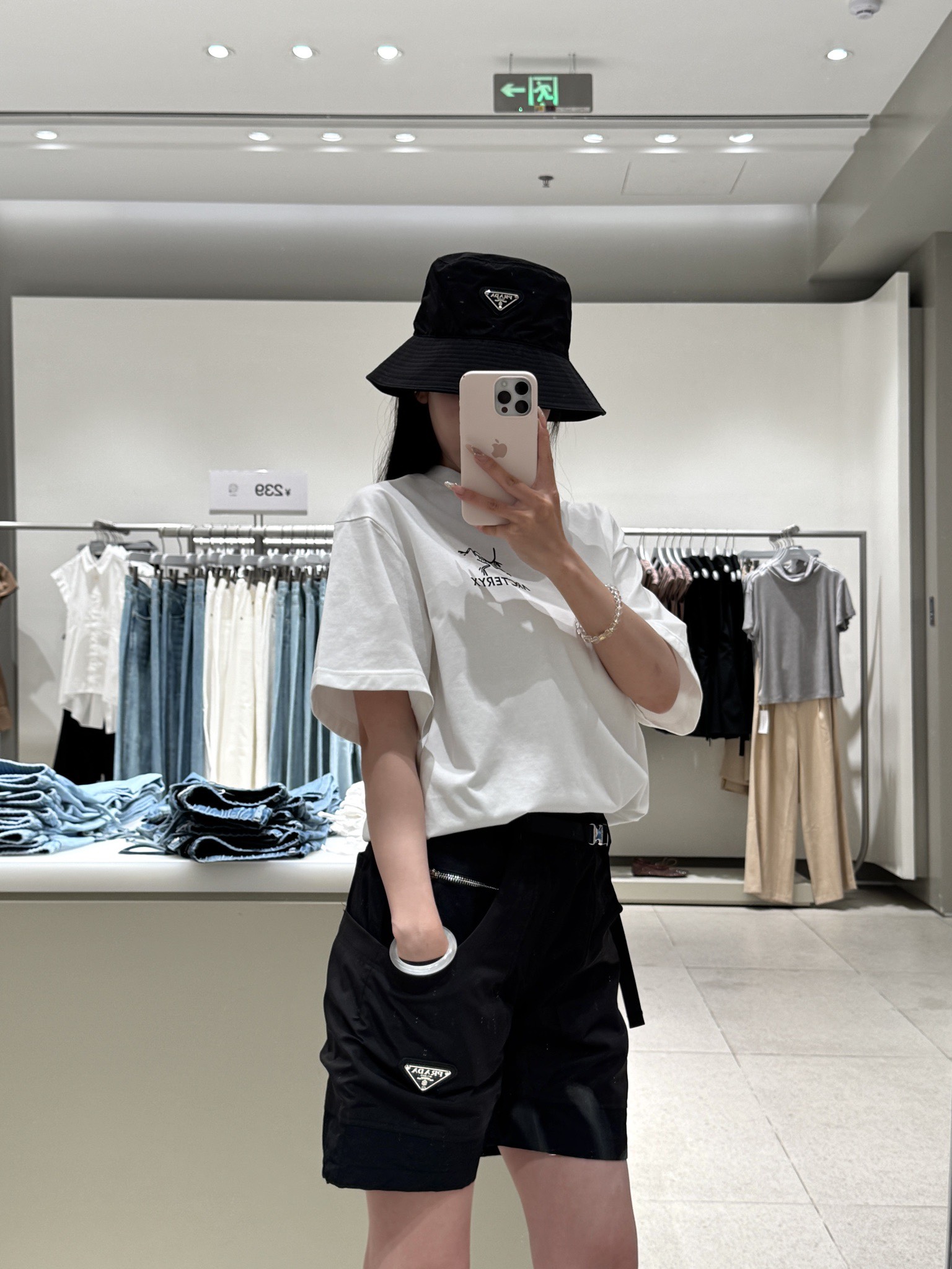 PRADA/普拉达 侧尼龙口袋工装棉质短裤 上身效果#