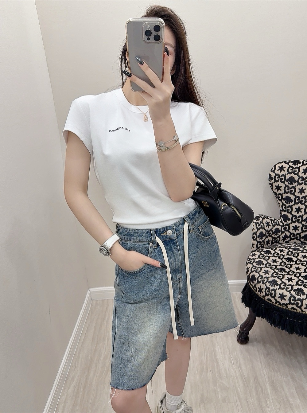 NO:423554,Great love!  !  !  These pants are huge to cover the flesh and look very slim. Trouble with thick legs. Sisters with pear shape please weld these five-point pants on their legs!  ,alexander wang19860909巨爱！！！ 这款裤子巨遮肉,非常显瘦 麻烦腿粗,梨形的姐妹们 请把这条五分裤焊在腿上吧！,,alexander wang,Women's clothing