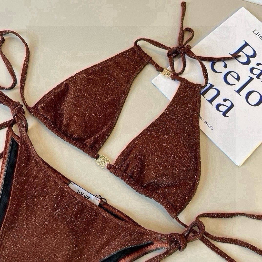 。
罗意威LOEWE新款比基尼泳衣👙❤️😍🥰适合多种场景的游泳衣🏊‍♀️海边 游泳池 温泉 水上乐园 漂