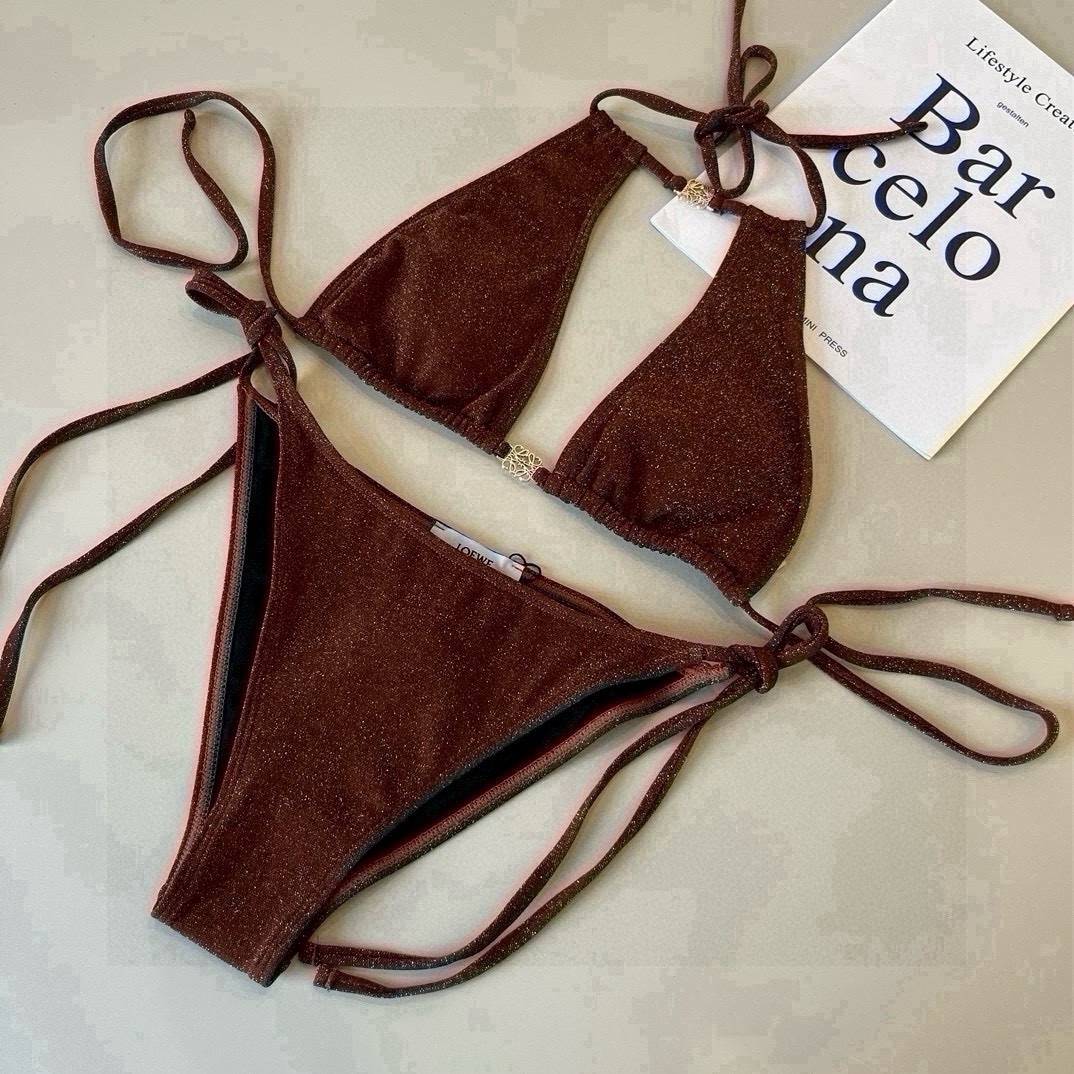 。
罗意威LOEWE新款比基尼泳衣👙❤️😍🥰适合多种场景的游泳衣🏊‍♀️海边 游泳池 温泉 水上乐园 漂