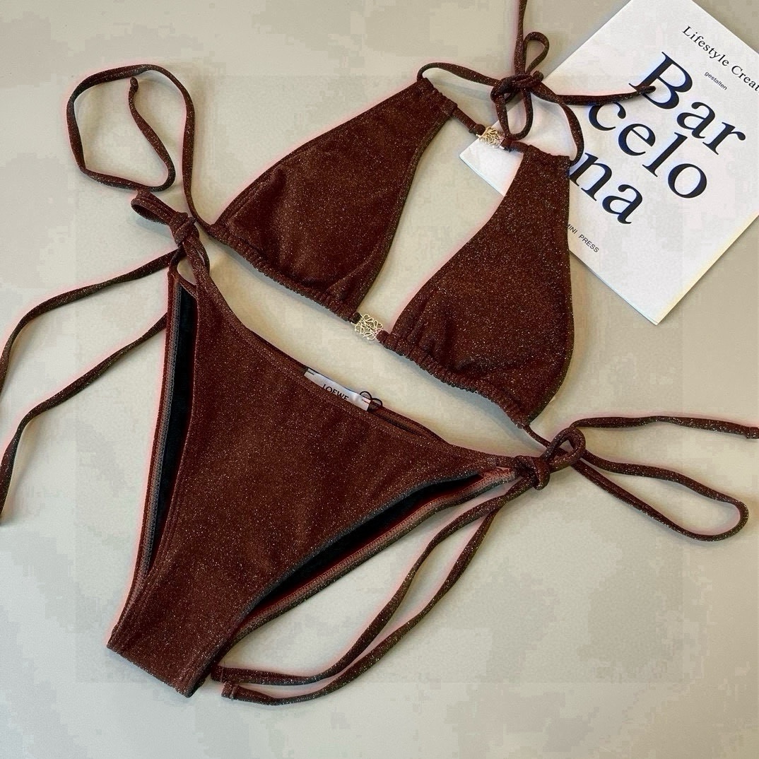 。
罗意威LOEWE新款比基尼泳衣👙❤️😍🥰适合多种场景的游泳衣🏊‍♀️海边 游泳池 温泉 水上乐园 漂