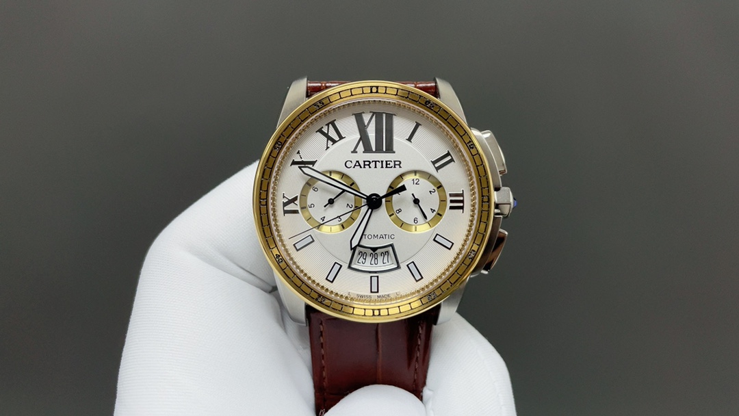 NO:393110,Original reproduction of 1:1 Cartier Cartier series original imported movement (zero renovation), original Cartier logo piece, with various practical functions such as month, week, date, etc. Original stainless steel folding buckle design (light and sand), sapphire crystal mirror, elegant and unique, super A quality, is a very modern Cartier watch, combining the full dynamics of men with outstanding talents, cartier19860909原版复刻1:1卡地亚卡历博系列原版进口机芯（零翻修）,原装卡地亚标志陀片,具备月份,星期,日期等各种实用功能显示.原装精钢折叠表扣设计（上光下砂）,蓝宝石水晶镜面,高雅别致,超A品质,是极具现代感的卡地亚腕表,将男士的十足动感与杰出才华结合得天衣无缝,,cartier,Watch