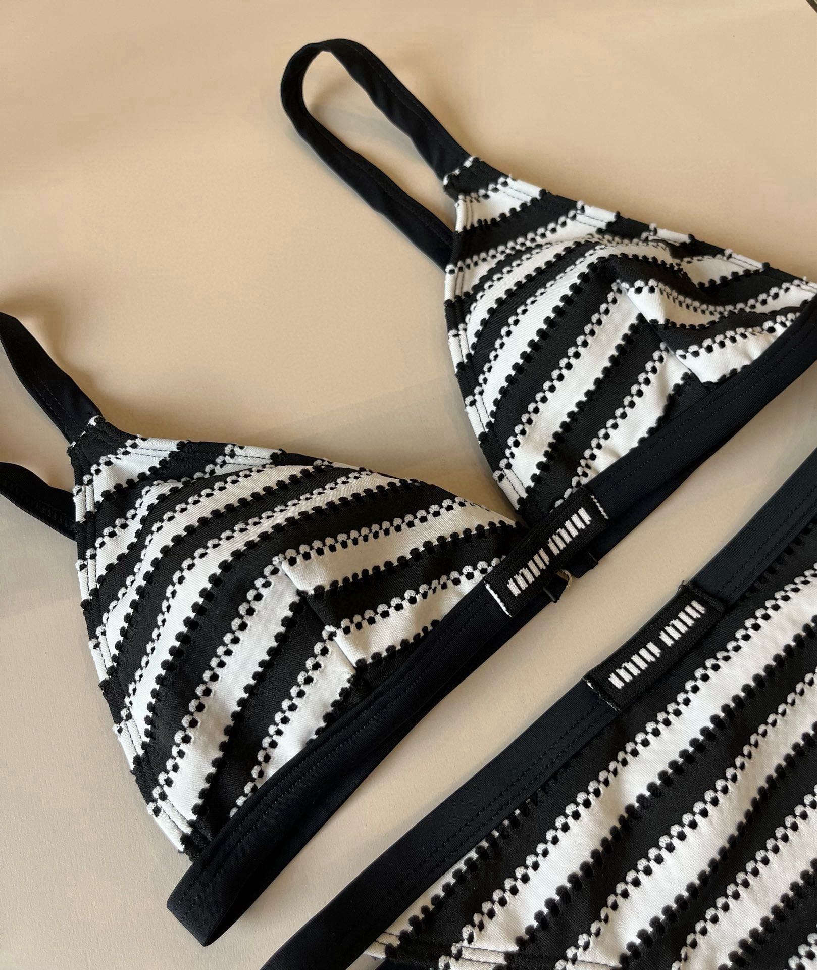 。
MiuMiu缪缪官方新款泳衣比基尼👙，高端定制，S M L XL