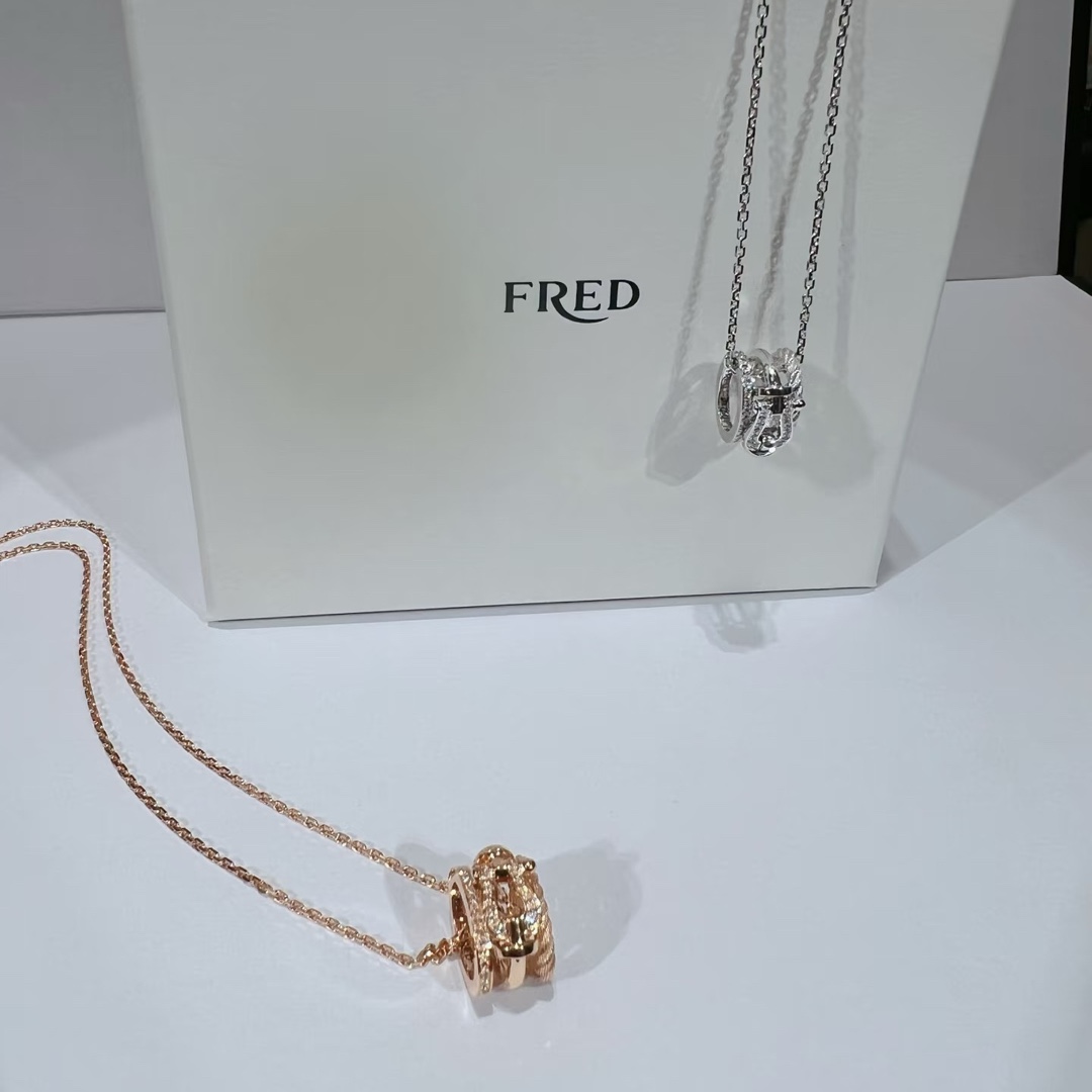 Collar Fred Force con Diamantes y Cierre de Estribo en Oro de 18K 6 i1749047984 126 4