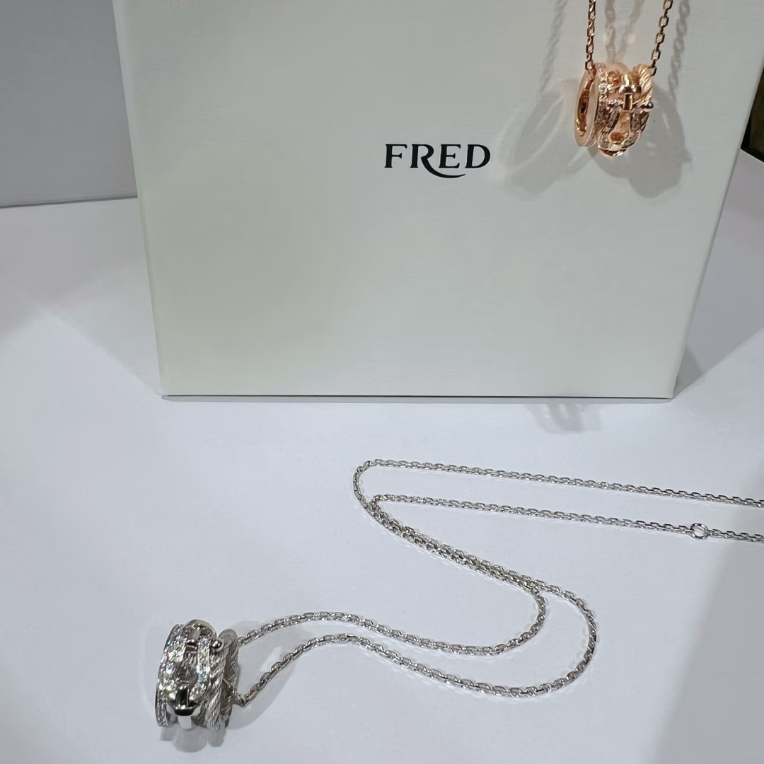 Collar Fred Force con Diamantes y Cierre de Estribo en Oro de 18K 5 i1749047984 5587 3