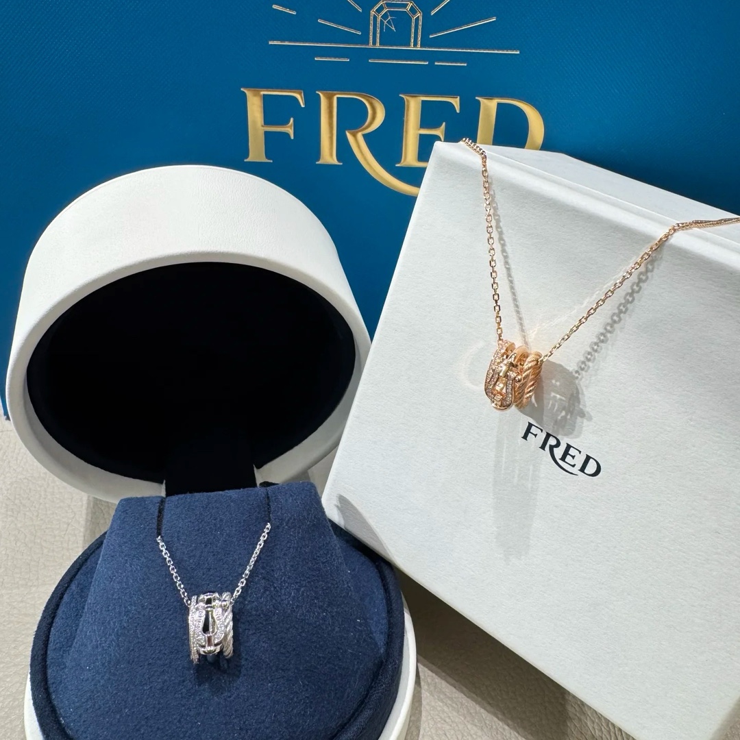 Collar Fred Force con Diamantes y Cierre de Estribo en Oro de 18K 10 i1749047984 8264 8