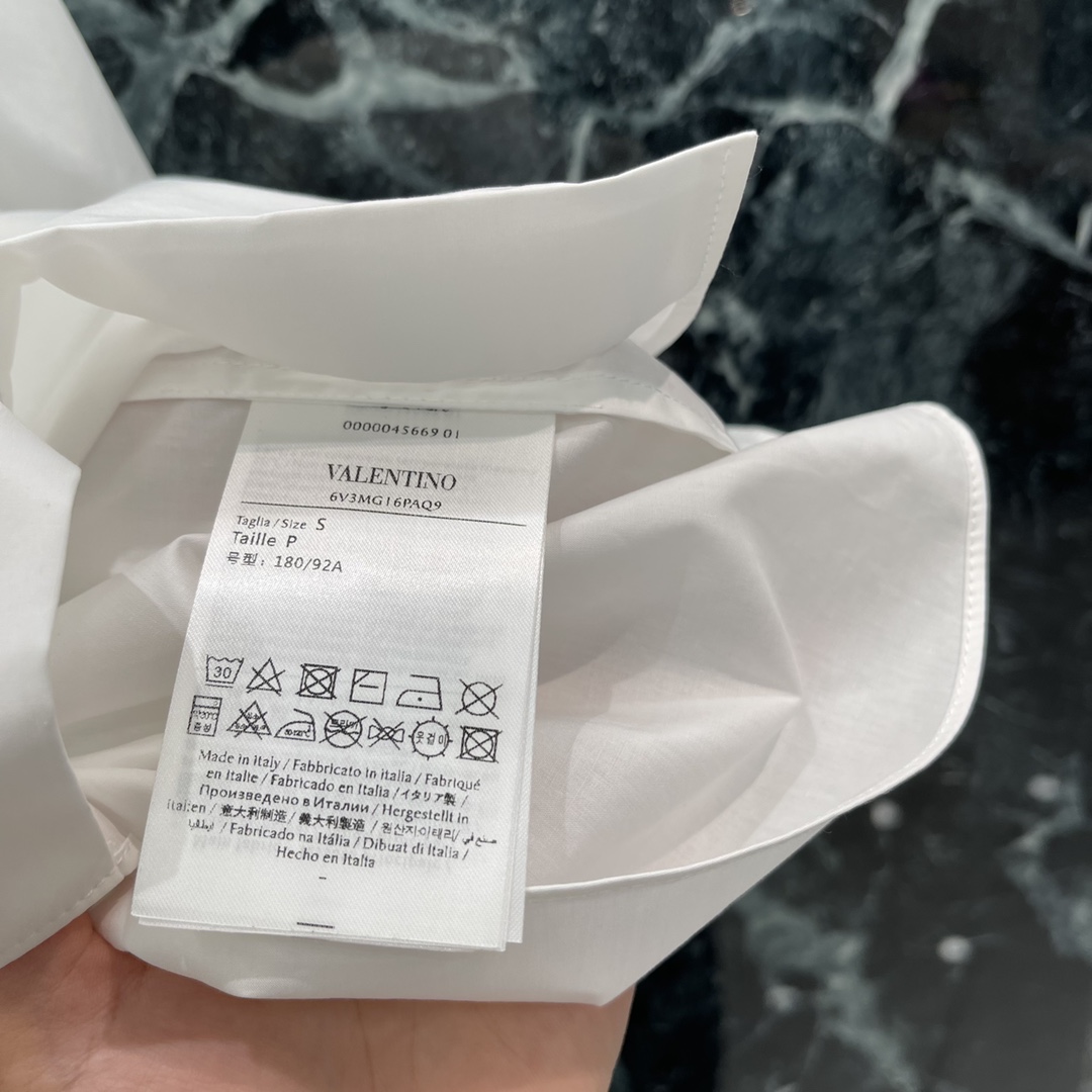 
Val华伦 25早秋新款 翻领短袖衬衫 两边袖口蝴蝶结装饰 优雅由可爱 翻领搭配水钻扣，法式宫廷风精致