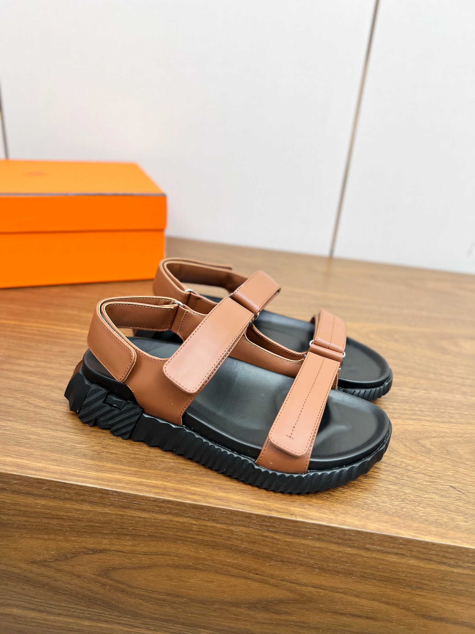 NO:414855,Top version *Aima*25ss Spring and Summer Latest Classic men's beach sandals Fashion design Create a retro style Urban style Simple and versatile Business and casual Both fabric: Imported cowhide material Inner: cowhide outsole: Original molded tpu outsole Size39-46 (39.45.46 Custom made without return or exchange):, Sandals, hermes, sandals, slippers, cowhide19860909顶级版本 *爱马*25ss春夏最新 经典男士沙滩凉拖鞋 时尚设计 打造复古风格 都市造型 简约百搭 商务休闲两不误 面料: 进口牛皮材质 内里: 牛皮 大底: 原版开模tpu大底 Size39-46 (39.45.46定做不退换) :,凉鞋,hermes,sandals,slippers,cowhide,Women's Shoes