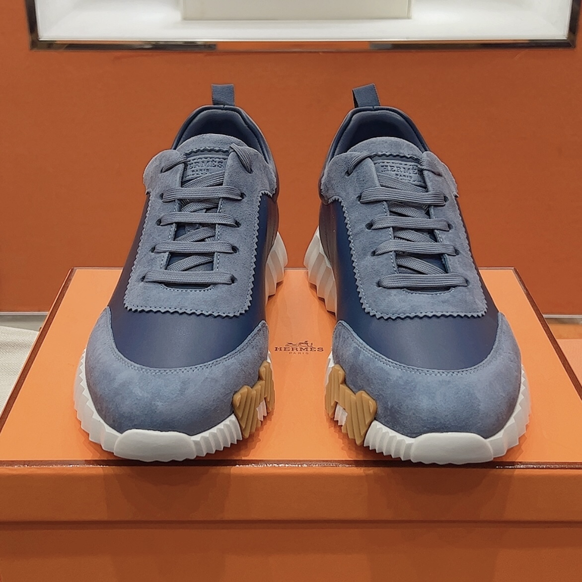 NO:411104,herme…s ss25new arrival~ Hot couples style for counters, the first choice for H home delivery!  It is a classic Hermes model and it will be released in many colors every season. It is definitely one of the most worth buying gifts. I have met a male and female goddess! Don’t miss it!  !  He is super light and comfortable. He is not tired after walking for a long time and is not expensive. There is also a small circle for assisting shoes behind. Top quality 35-44, can be customized 45 46. Men's model 20, casual shoes/sports shoes, hermes, hermes, sneakers19860909herme…s ss25new arrival～ 专柜大热情侣款,H家配货首选鞋履！ 是爱马仕经典款 每一季都会出很多颜色 绝对是最值得买的配货之一 有遇到的男神女神!真的不要错过！！ 他超轻、超舒适 走久不累、价格不贵 后面还有个辅助穿鞋的小圈 顶级精品 35-44,可定做45 46 男款20,休闲鞋/运动鞋,hermes,hermes,sneakers,Women's Shoes