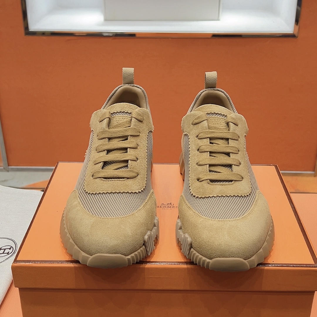 NO:411123,herme…s ss25new arrival~ Hot couples style for counters, the first choice for H home delivery!  It is a classic Hermes model and it will be released in many colors every season. It is definitely one of the most worth buying gifts. I have met a male and female goddess! Don’t miss it!  !  He is super light and comfortable. He is not tired after walking for a long time and is not expensive. There is also a small circle for assisting shoes behind. Top quality 35-44, can be customized 45 46. Men's model 20, casual shoes/sports shoes, hermes, hermes, sneakers19860909herme…s ss25new arrival～ 专柜大热情侣款,H家配货首选鞋履！ 是爱马仕经典款 每一季都会出很多颜色 绝对是最值得买的配货之一 有遇到的男神女神!真的不要错过！！ 他超轻、超舒适 走久不累、价格不贵 后面还有个辅助穿鞋的小圈 顶级精品 35-44,可定做45 46 男款20,休闲鞋/运动鞋,hermes,hermes,sneakers,Women's Shoes