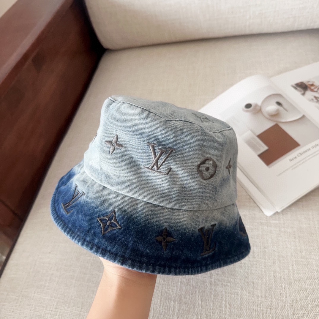 

🧢路易威登 LV，牛仔布，可以戴N多年的款式，时尚高端