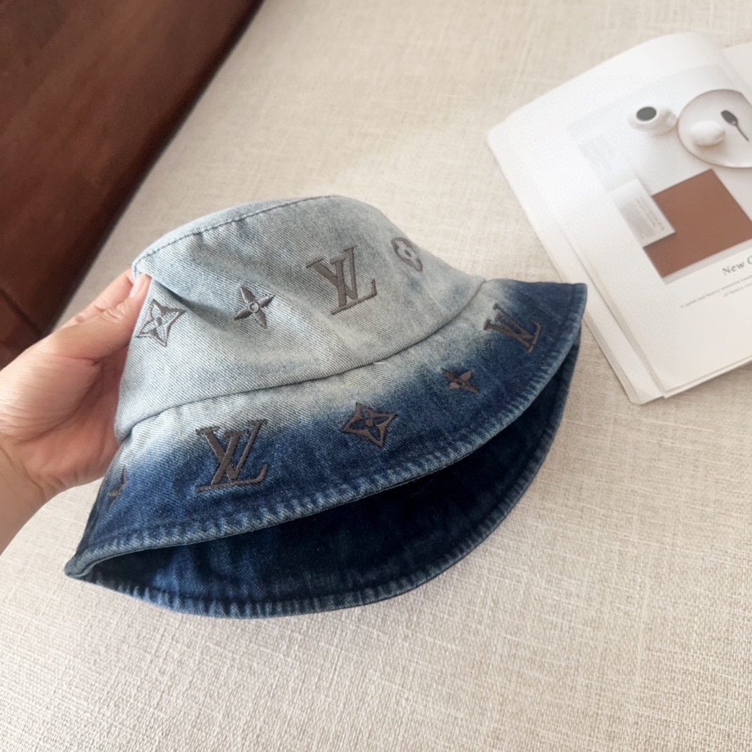 

🧢路易威登 LV，牛仔布，可以戴N多年的款式，时尚高端