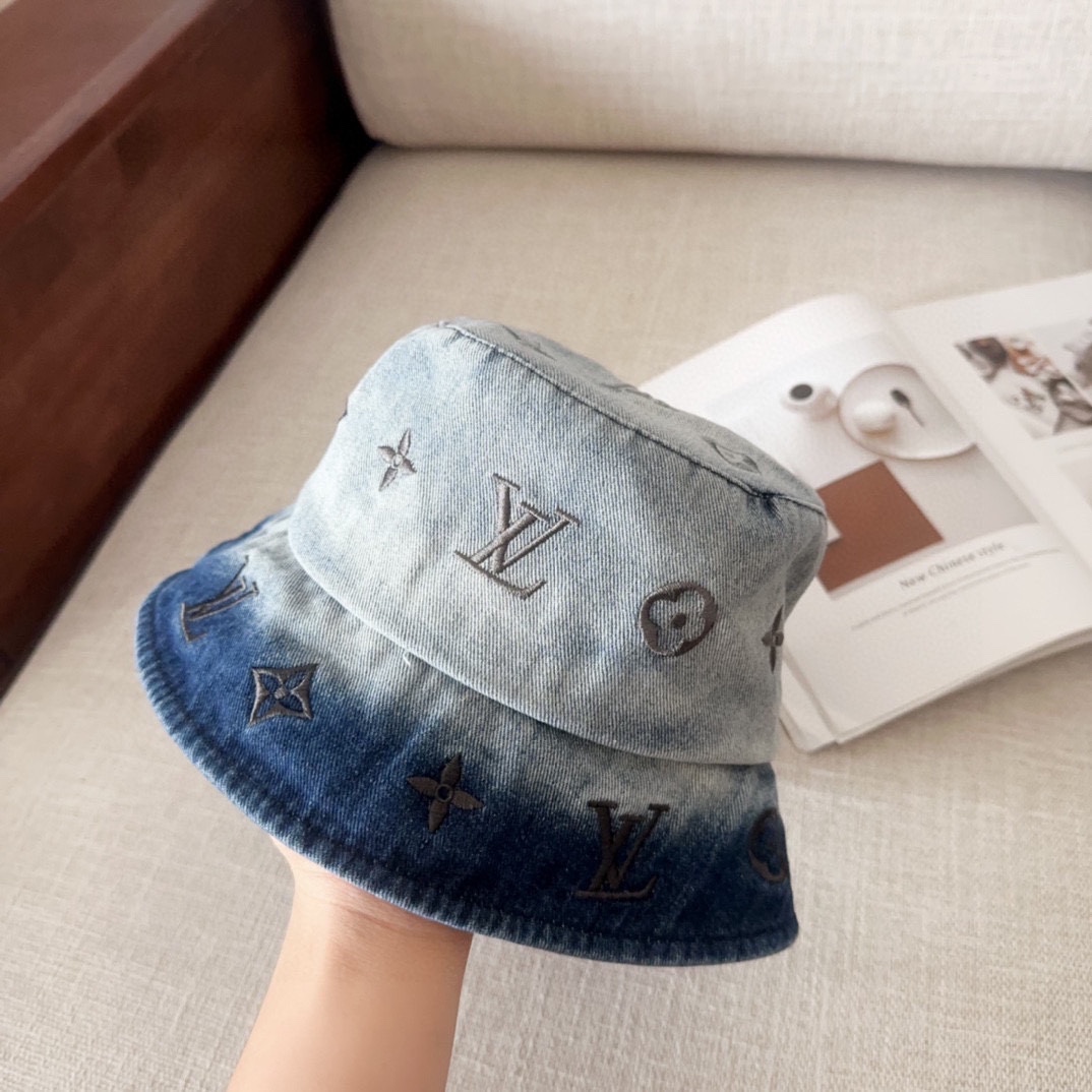 

🧢路易威登 LV，牛仔布，可以戴N多年的款式，时尚高端
