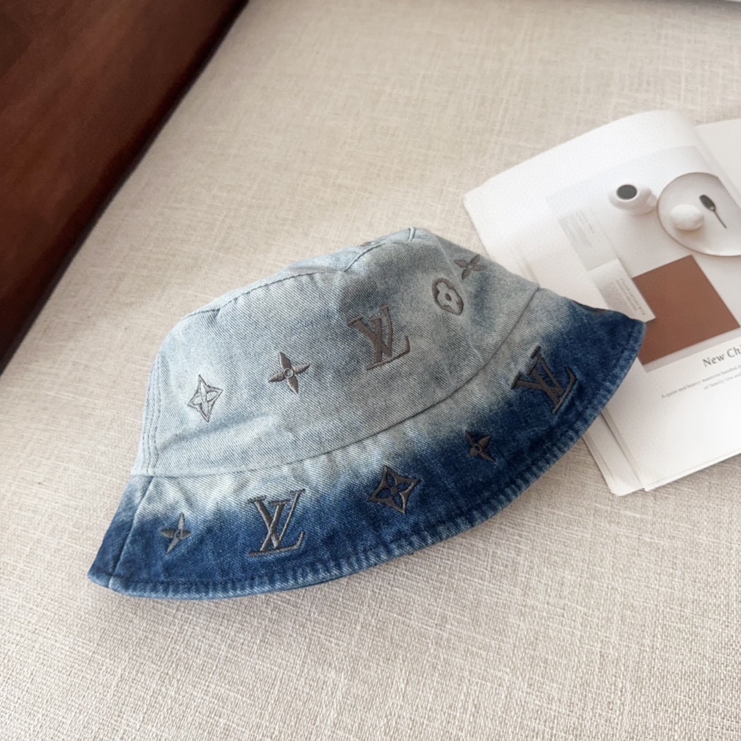 

🧢路易威登 LV，牛仔布，可以戴N多年的款式，时尚高端