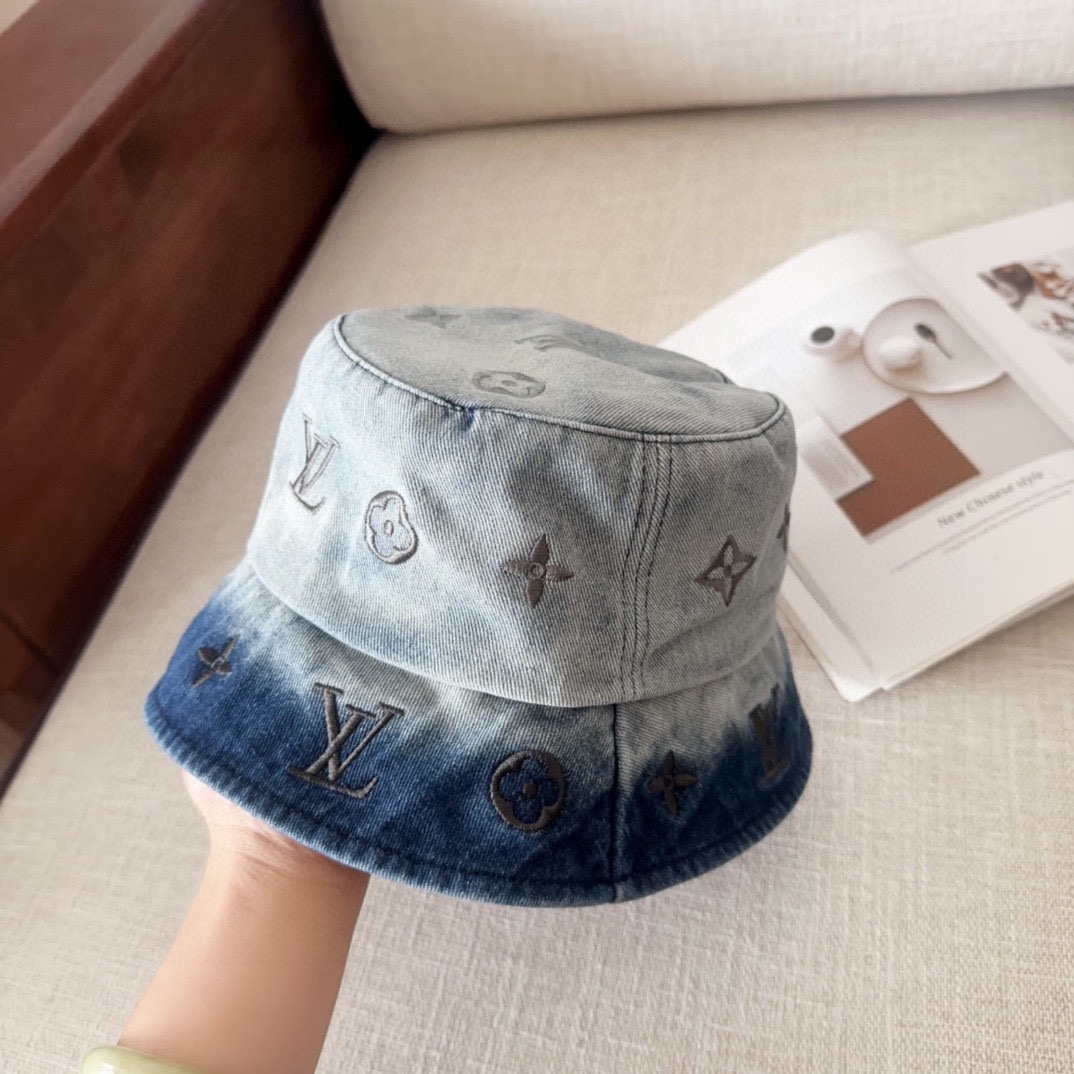 

🧢路易威登 LV，牛仔布，可以戴N多年的款式，时尚高端