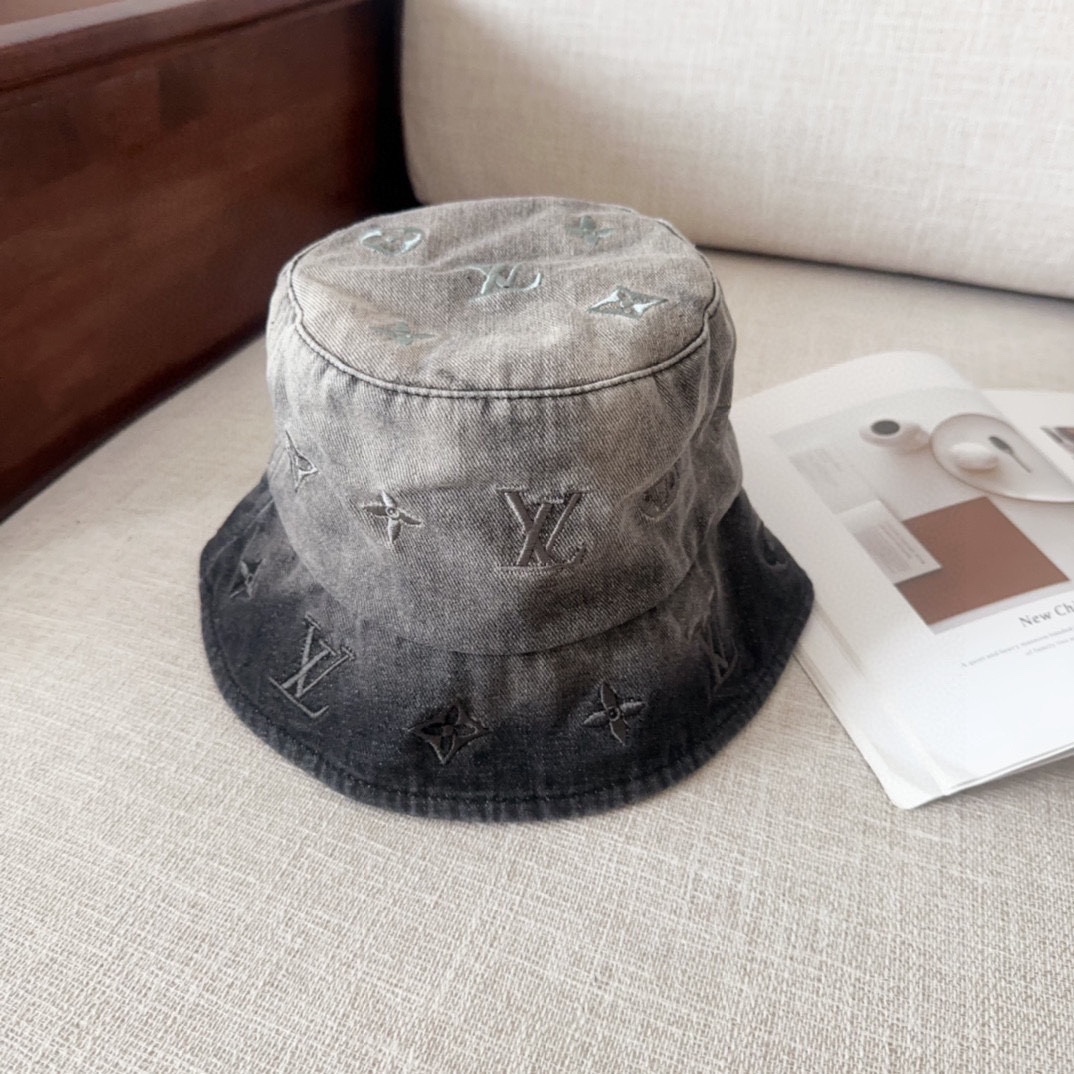 

🧢路易威登 LV，牛仔布，可以戴N多年的款式，时尚高端