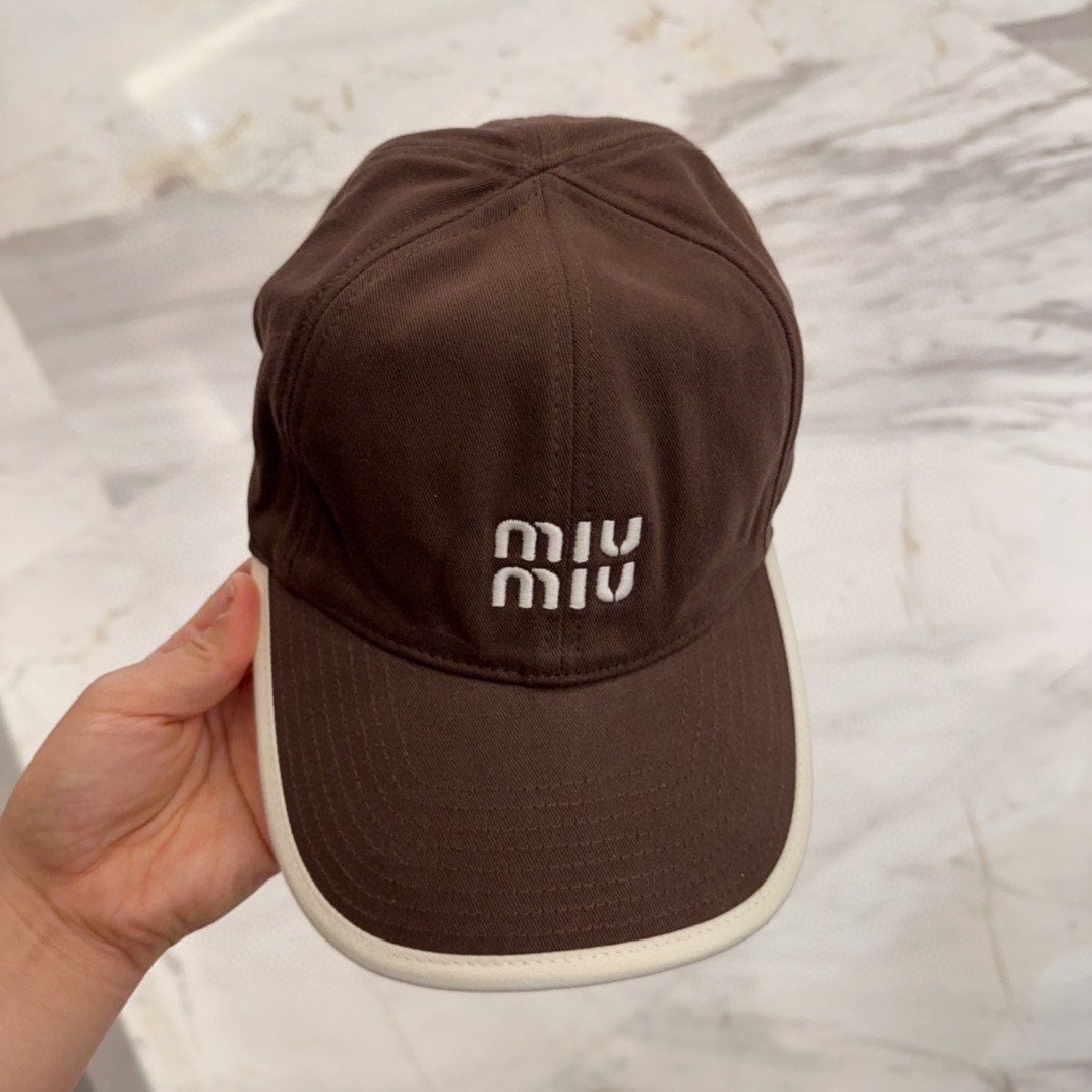 

【Miumiu缪缪】新款订单款刺绣棒球帽🧢大牌款超好搭配，赶紧入手！