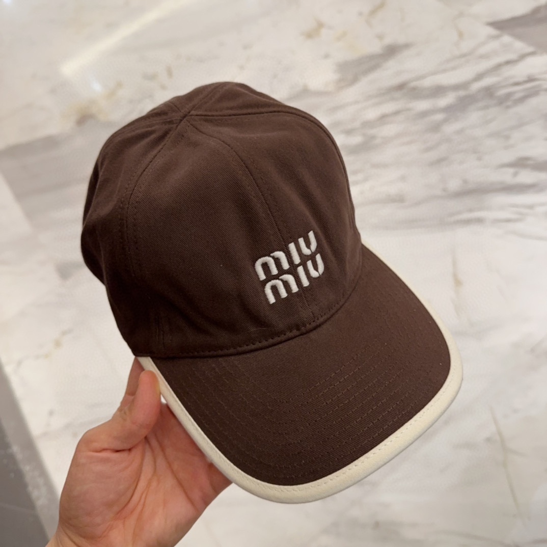 

【Miumiu缪缪】新款订单款刺绣棒球帽🧢大牌款超好搭配，赶紧入手！