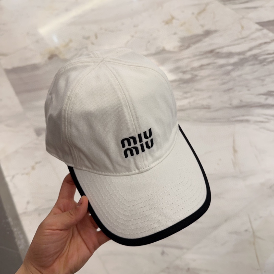 

【Miumiu缪缪】新款订单款刺绣棒球帽🧢大牌款超好搭配，赶紧入手！