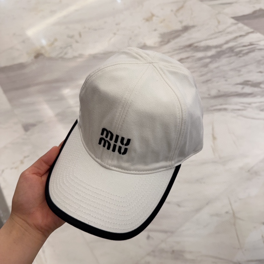 

【Miumiu缪缪】新款订单款刺绣棒球帽🧢大牌款超好搭配，赶紧入手！