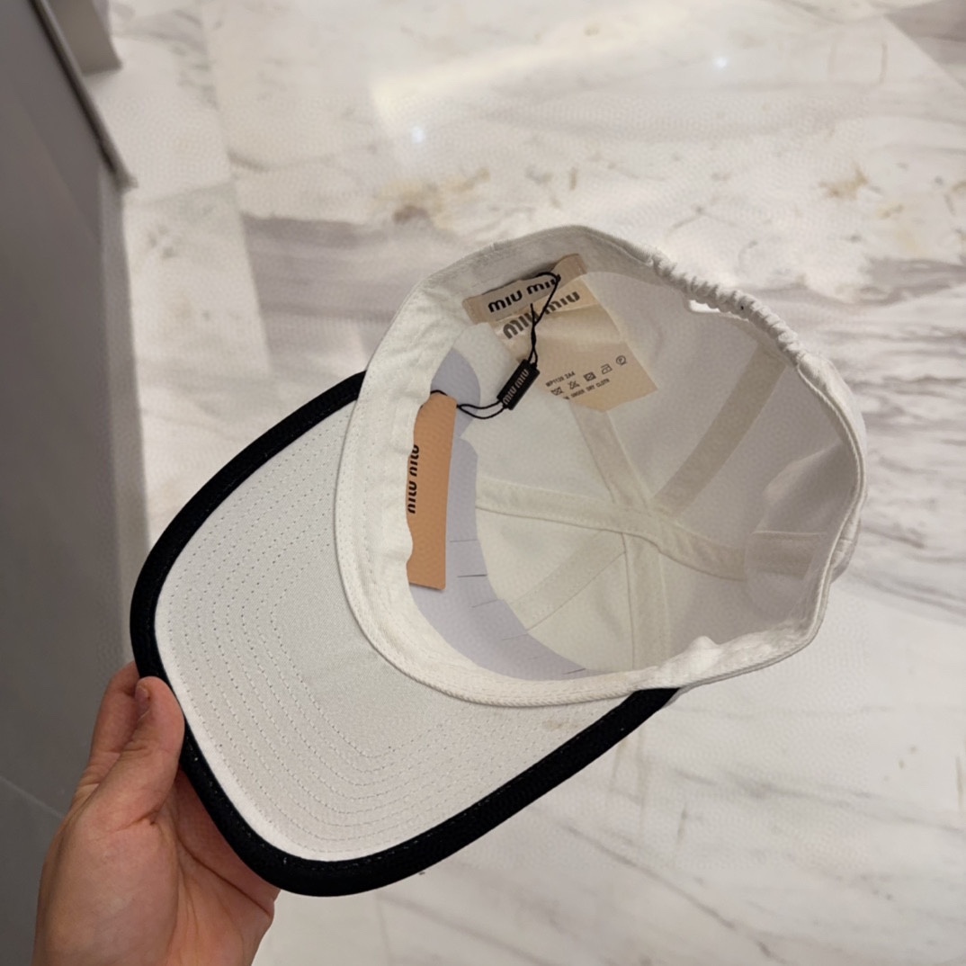 

【Miumiu缪缪】新款订单款刺绣棒球帽🧢大牌款超好搭配，赶紧入手！