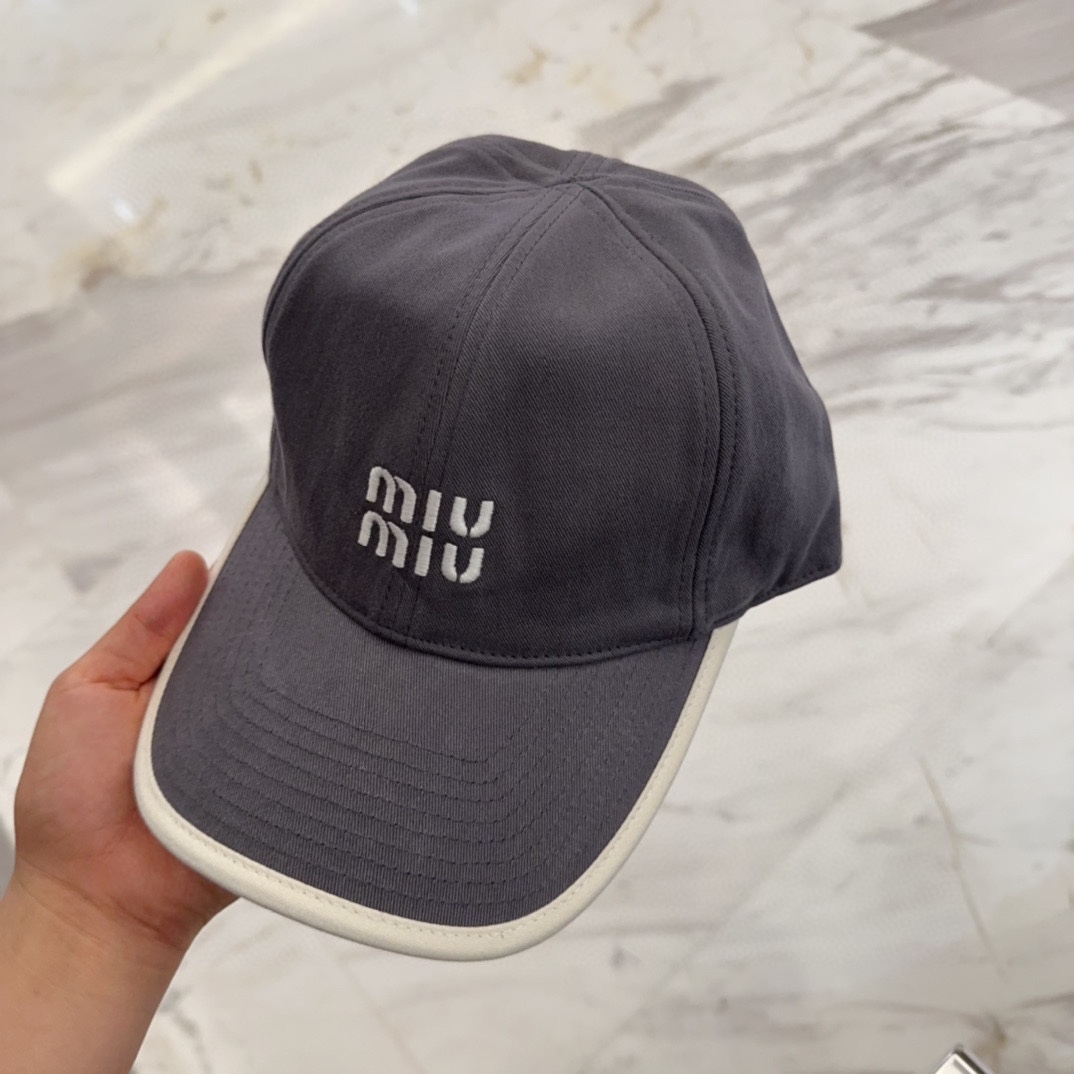 

【Miumiu缪缪】新款订单款刺绣棒球帽🧢大牌款超好搭配，赶紧入手！