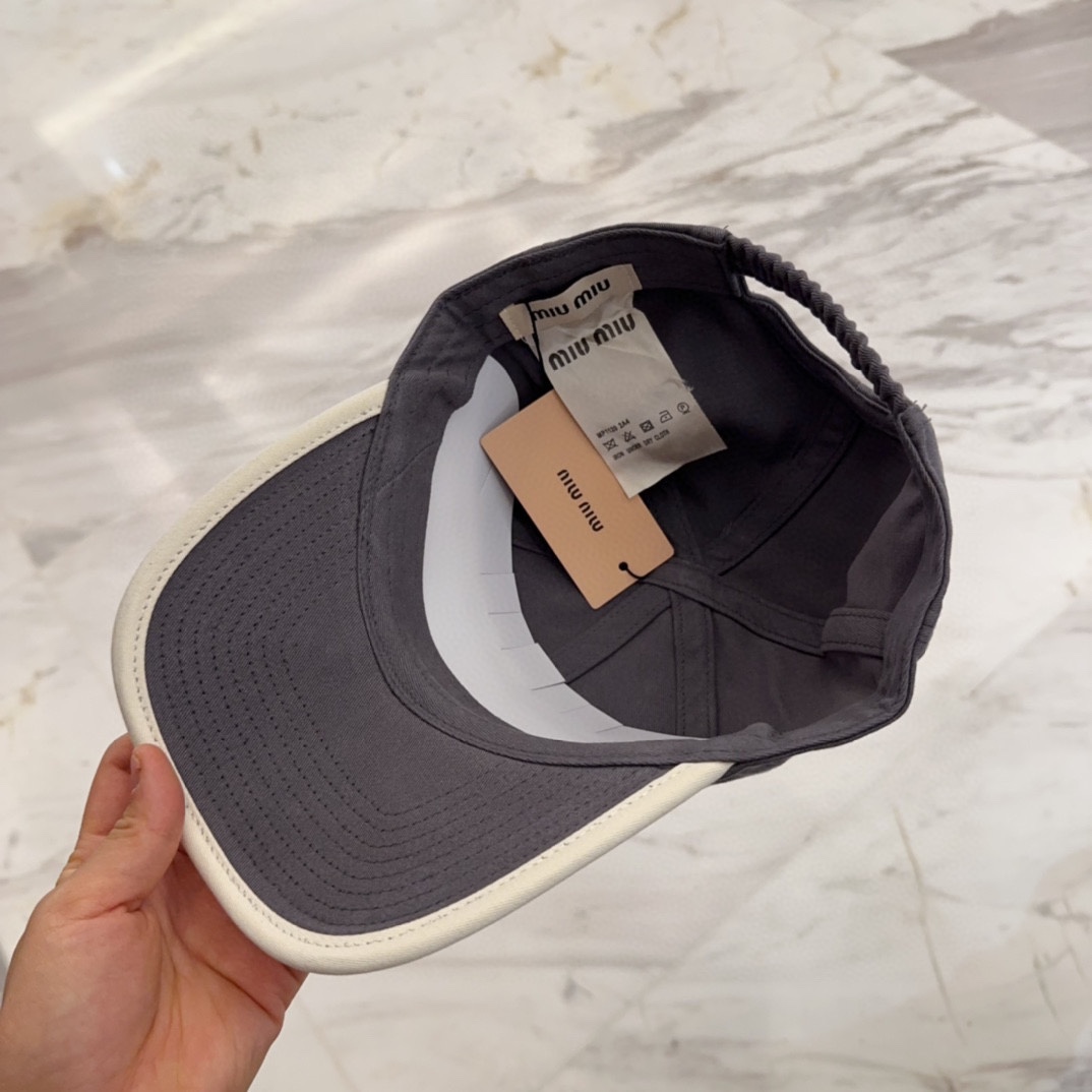 

【Miumiu缪缪】新款订单款刺绣棒球帽🧢大牌款超好搭配，赶紧入手！