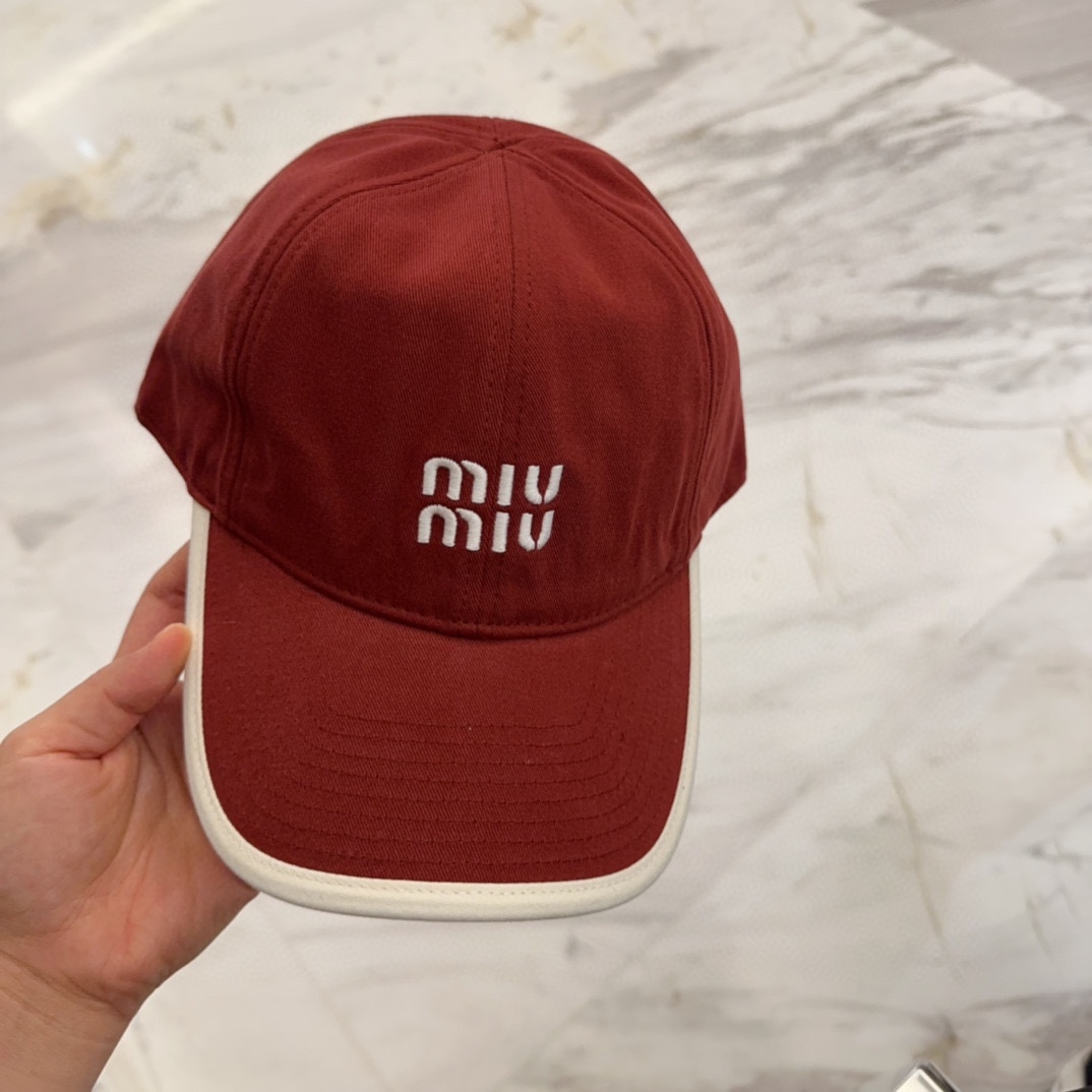 

【Miumiu缪缪】新款订单款刺绣棒球帽🧢大牌款超好搭配，赶紧入手！