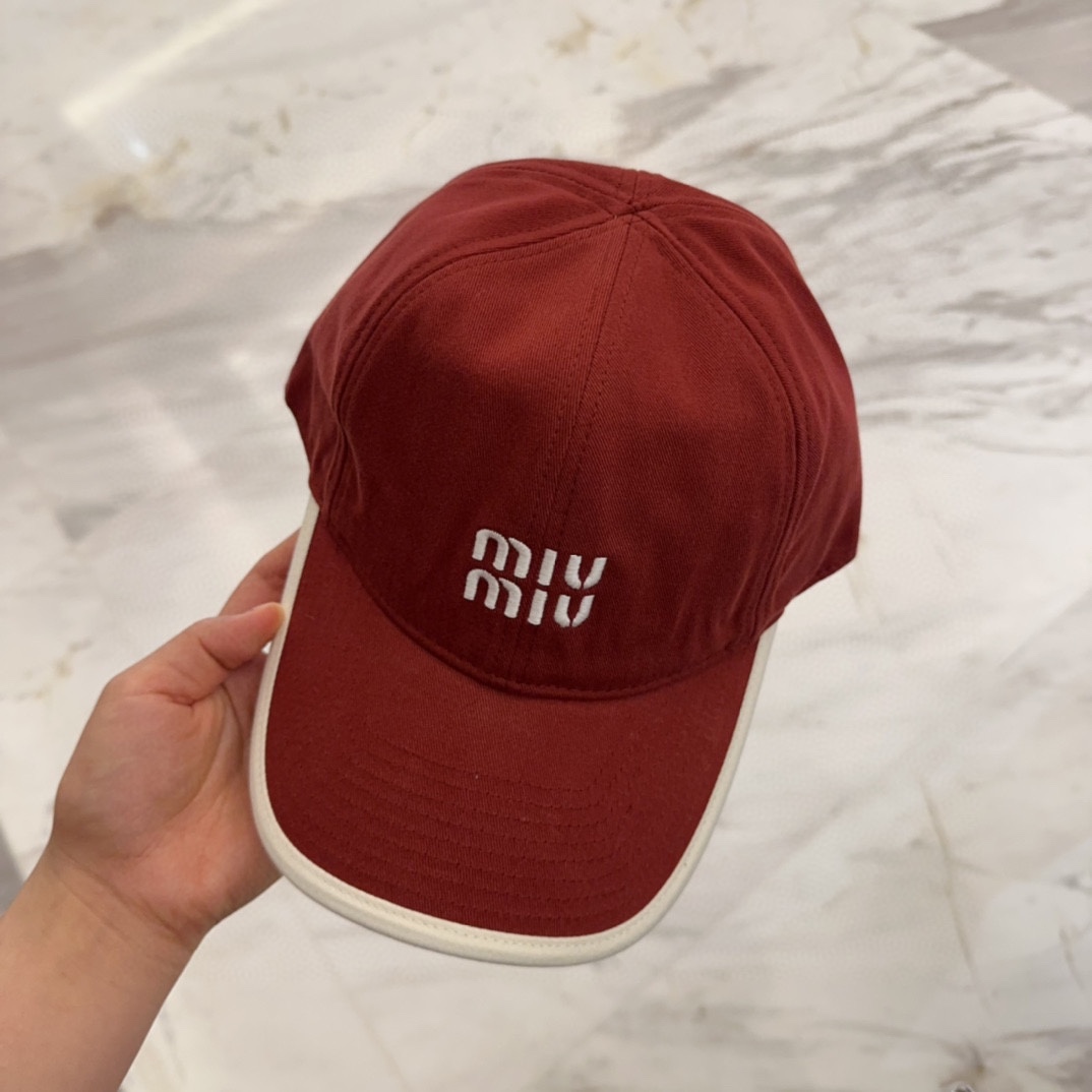 

【Miumiu缪缪】新款订单款刺绣棒球帽🧢大牌款超好搭配，赶紧入手！