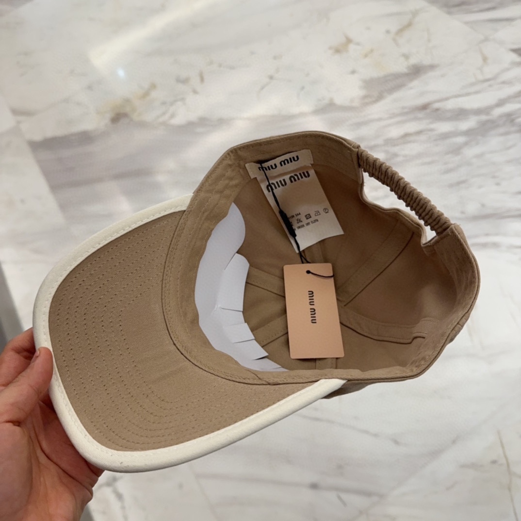 

【Miumiu缪缪】新款订单款刺绣棒球帽🧢大牌款超好搭配，赶紧入手！