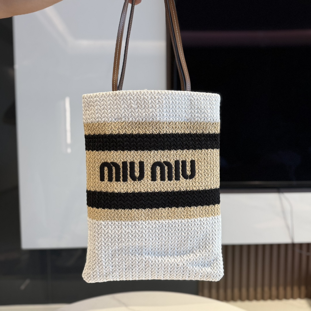 Miu Miu Official debut 5BG248, imported raffia straw and cotton thread weaving tote bag, new iconic MiuMiu embroidery on the front, cotton lining