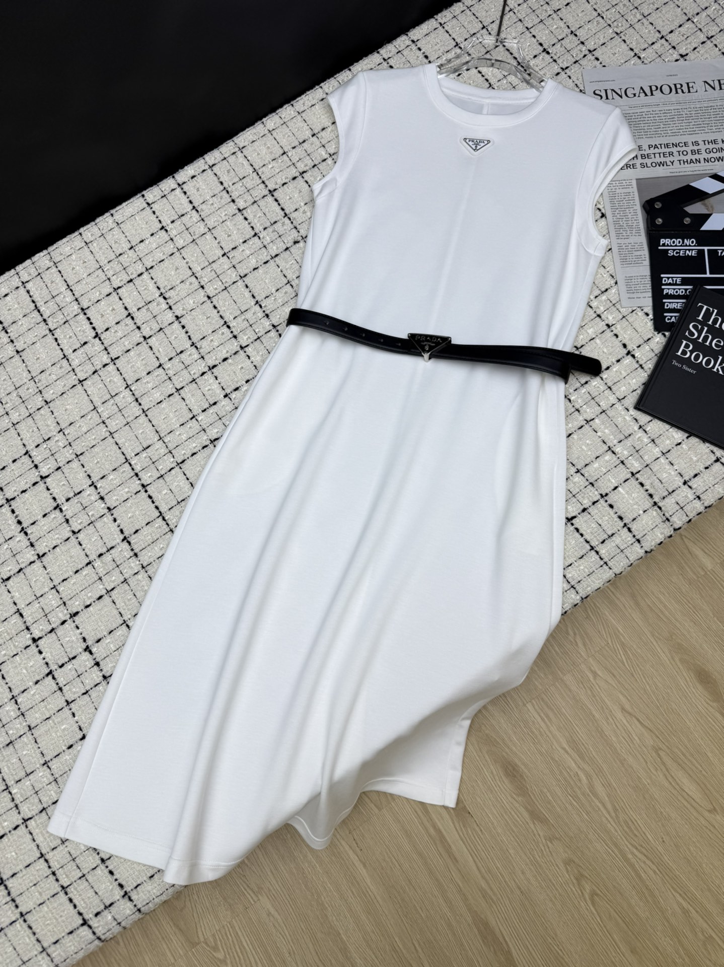 NO:418167,Commuting is OK 25ss Classic triangle round neck dress A super practical long skirt that can be worn to solve your commuting or going out on the street or even on vacation. A perfect temperament of high-end style. Paired with a belt to tighten your waist and make you look slimming. Divide the perfect body proportions and make you look taller. Three-color SML, skirts, alexander wang19860909通勤日常皆可 25ss 经典三角标圆领连衣裙 超级实穿的一条长裙 解决你通勤或者日常出街 甚至是度假都能穿 妥妥的高级感气质 搭配腰带收腰显瘦 分割完美身材比例感 很显高 三色SML,,skirts,alexander wang,Women's clothing