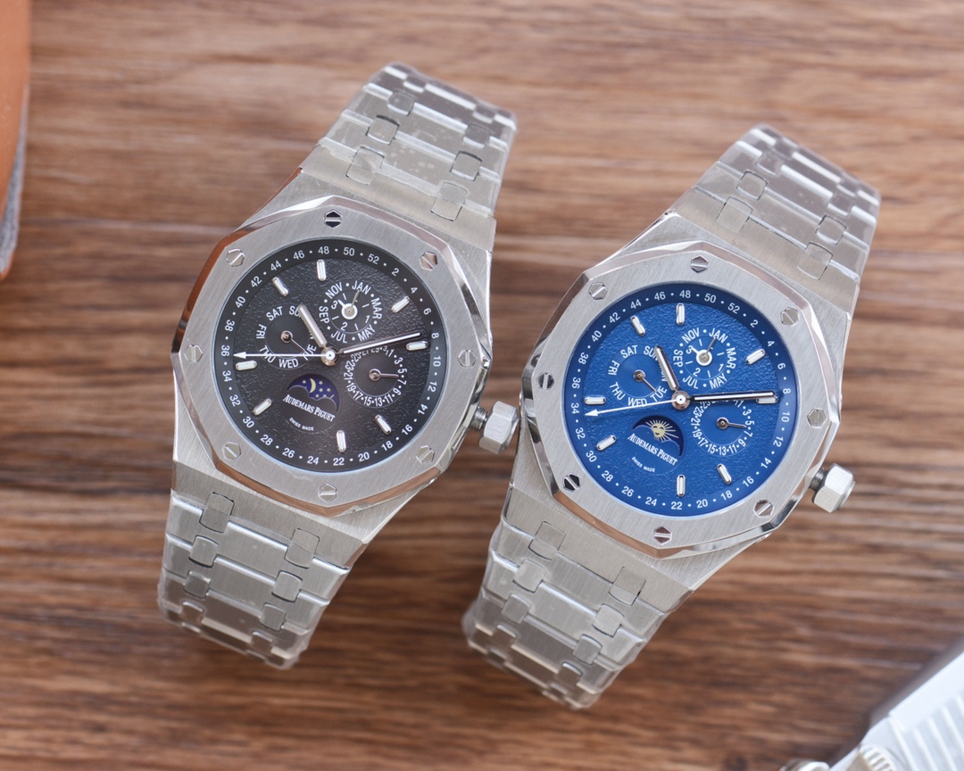 NO:393789,White shell, rose black. New first-selling model - the strongest cost-effectiveness!  The highest cost-effective version of Audemars Piguet is a brand new upgrade to overcome all the current defects!  Audemars Piguet Royal Oak Offshore Series, automatic mechanical movement, 316L stainless steel case, ultra-high hardness crystal glass mirror, 44mm diameter, 14.4mm thickness, the dial has Audemars Piguet's exclusive 'Méga Tapisserie' ultra-large plaid decoration, extremely strong three-dimensional sense, the case as a whole is CNC treatment, perfectly restored to the original structure, the strap is made of 316 stainless steel, the softness matches the original, showing the domineering man, please identify the exclusive quality!  ,,audemars19860909白壳,玫黑.新款首发——最强性价比！ 市场最高性价比版本 爱彼Audemars Piguet 市场超高品质）全新升级,攻克目前存在的各种缺陷！ 爱彼皇家橡树离岸型系列,自动上链机械机芯,316L精钢表壳,超高硬度水晶玻璃镜面,44mm表径,厚度14.4毫米,表盘具有爱彼独家“Méga Tapisserie”超大型格纹装饰,立体感极强,表壳整体全部CNC处理,完美还原原装结构,表带为316精钢材质,柔软度与原装吻合,彰显男人霸气,请认准独家品质！,,audemars,Watch